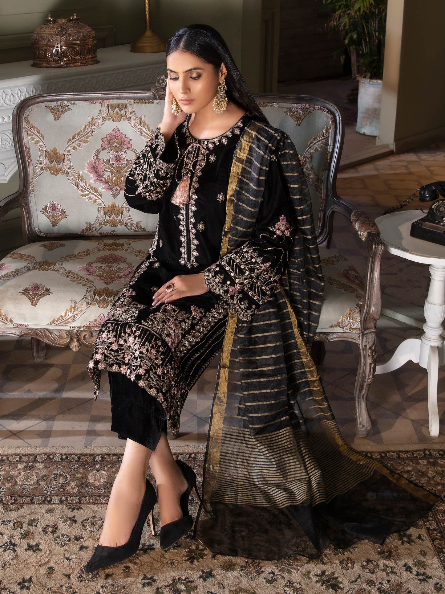 3 Piece Velvet Suit-Embroidered (Unstitched)