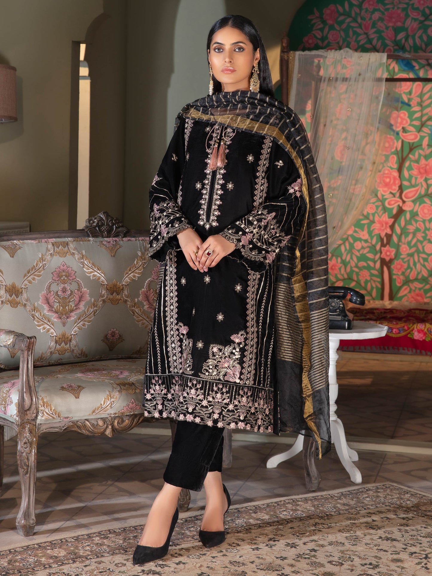 3 Piece Velvet Suit-Embroidered (Unstitched)