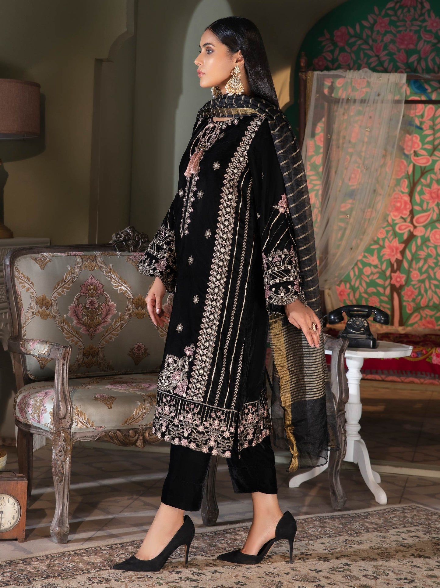 3 Piece Velvet Suit-Embroidered (Unstitched)