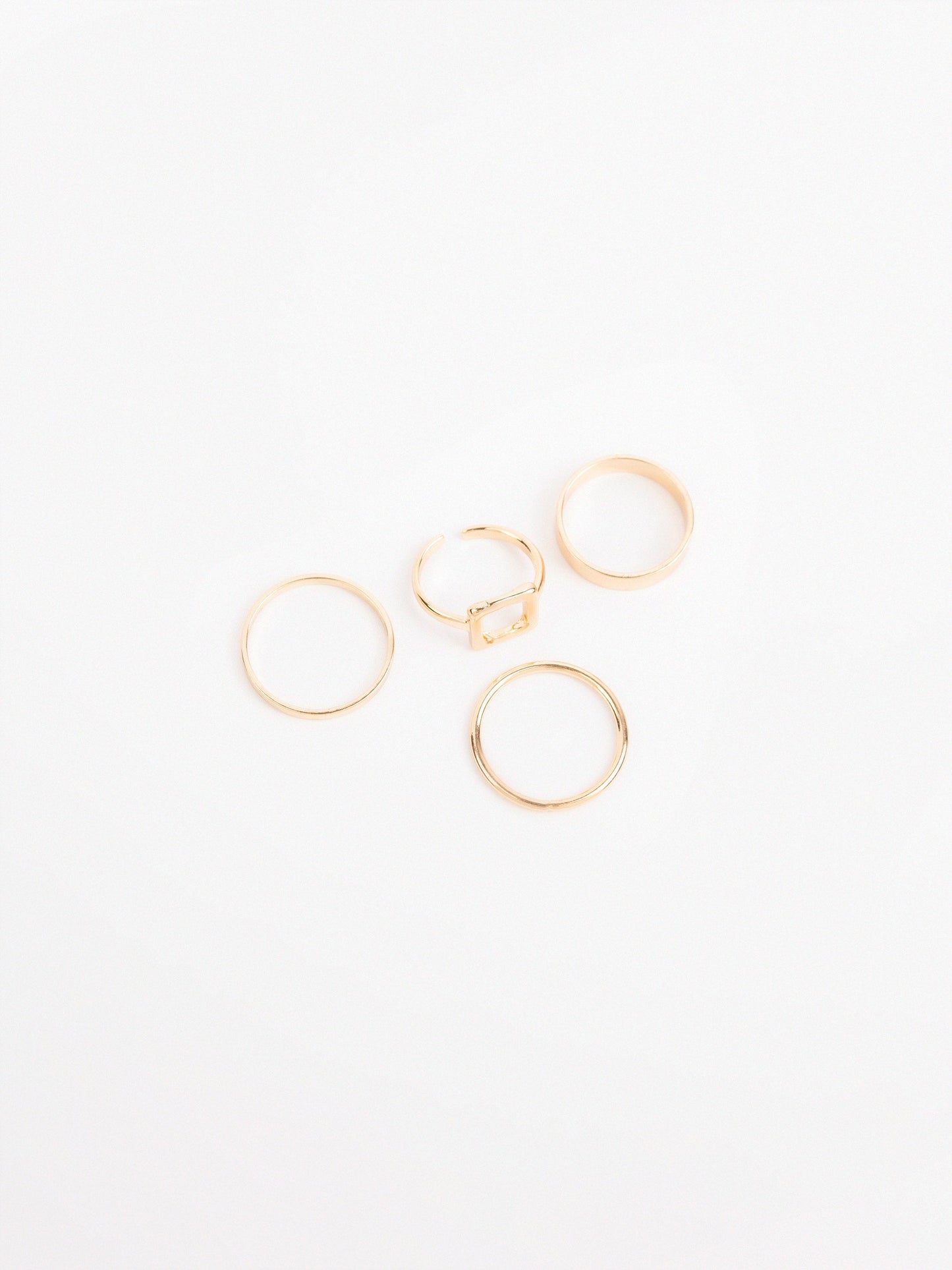 Hallow Ring Set