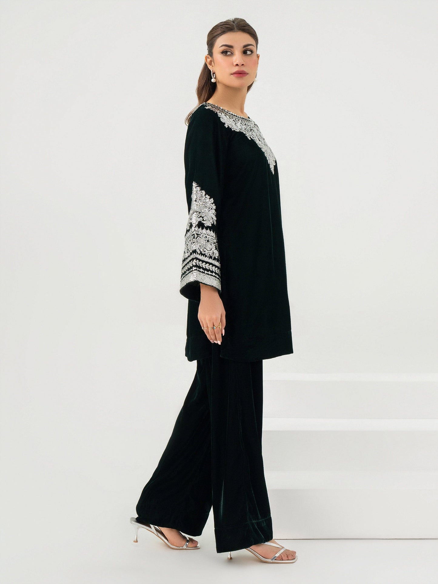 2 Piece Velvet Suit-Embroidered (Pret)