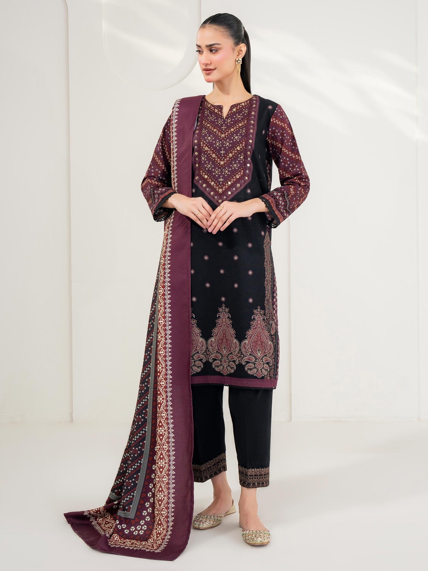 3 Piece Khaddar Suit-Embroidered (Pret)