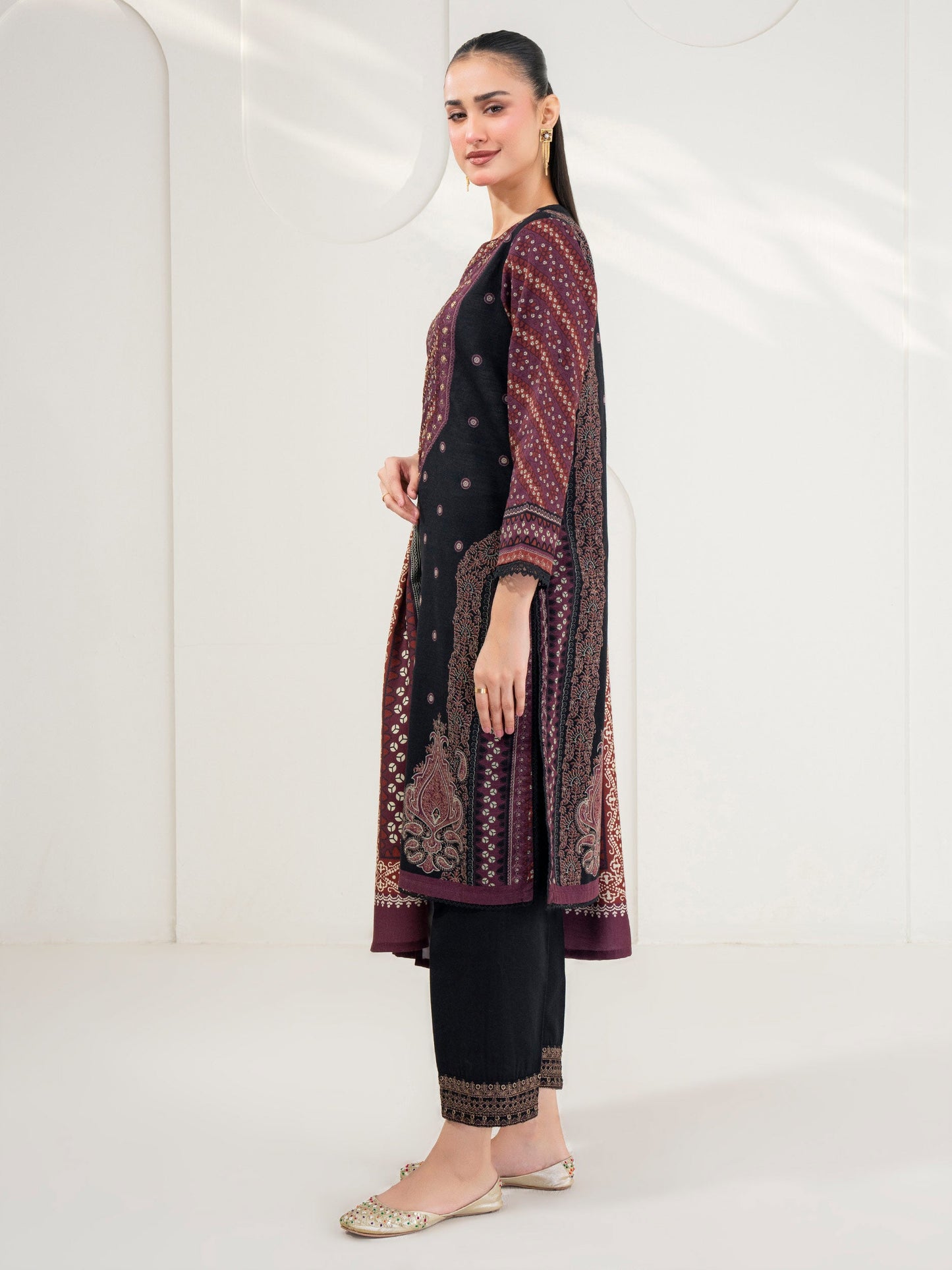 3 Piece Khaddar Suit-Embroidered (Pret)