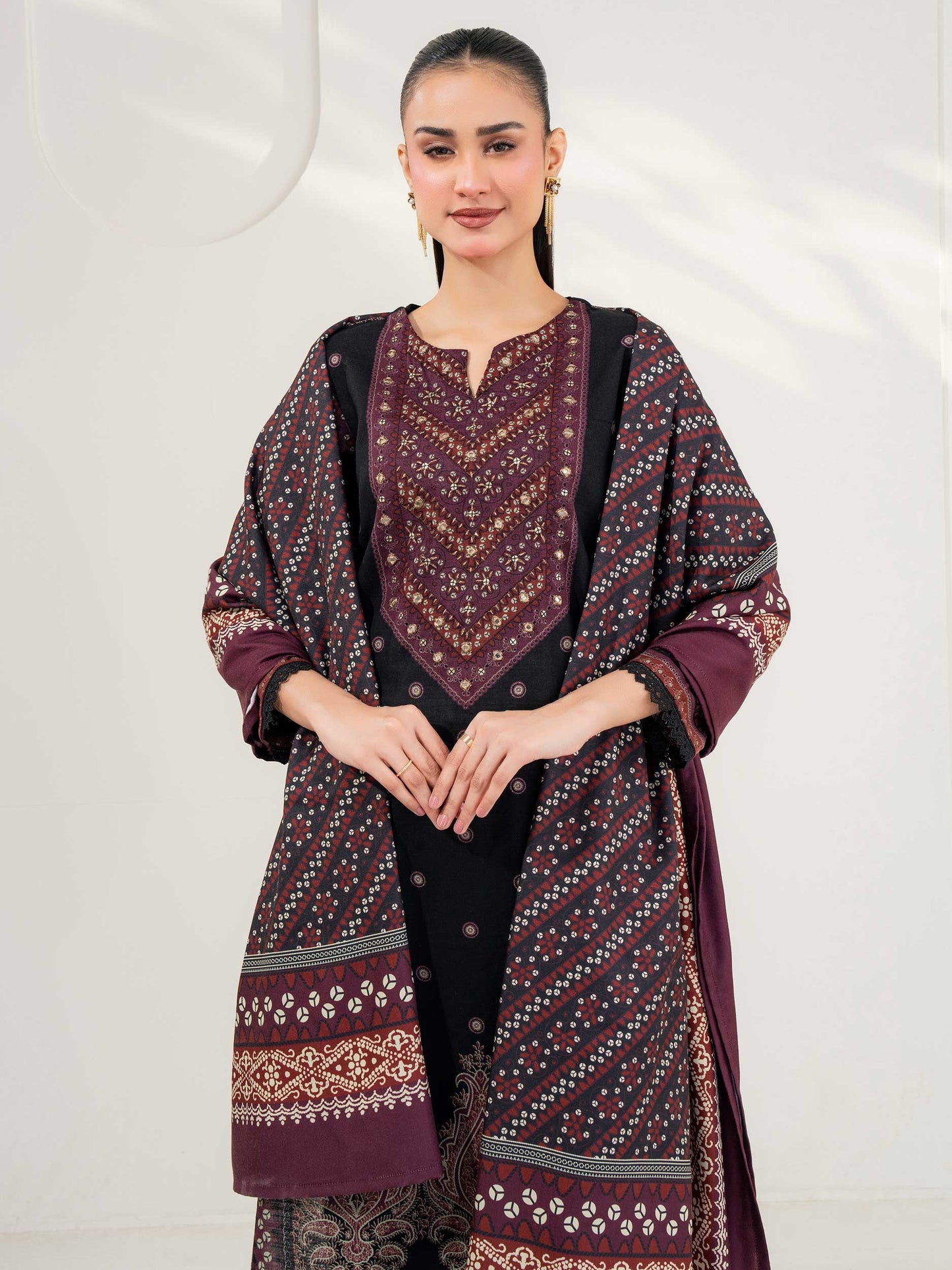 3 Piece Khaddar Suit-Embroidered (Pret)