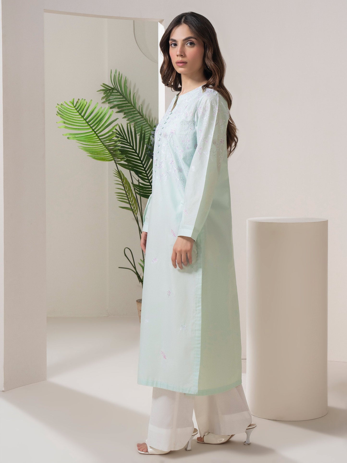 Embroidered Lawn Shirt (Pret)