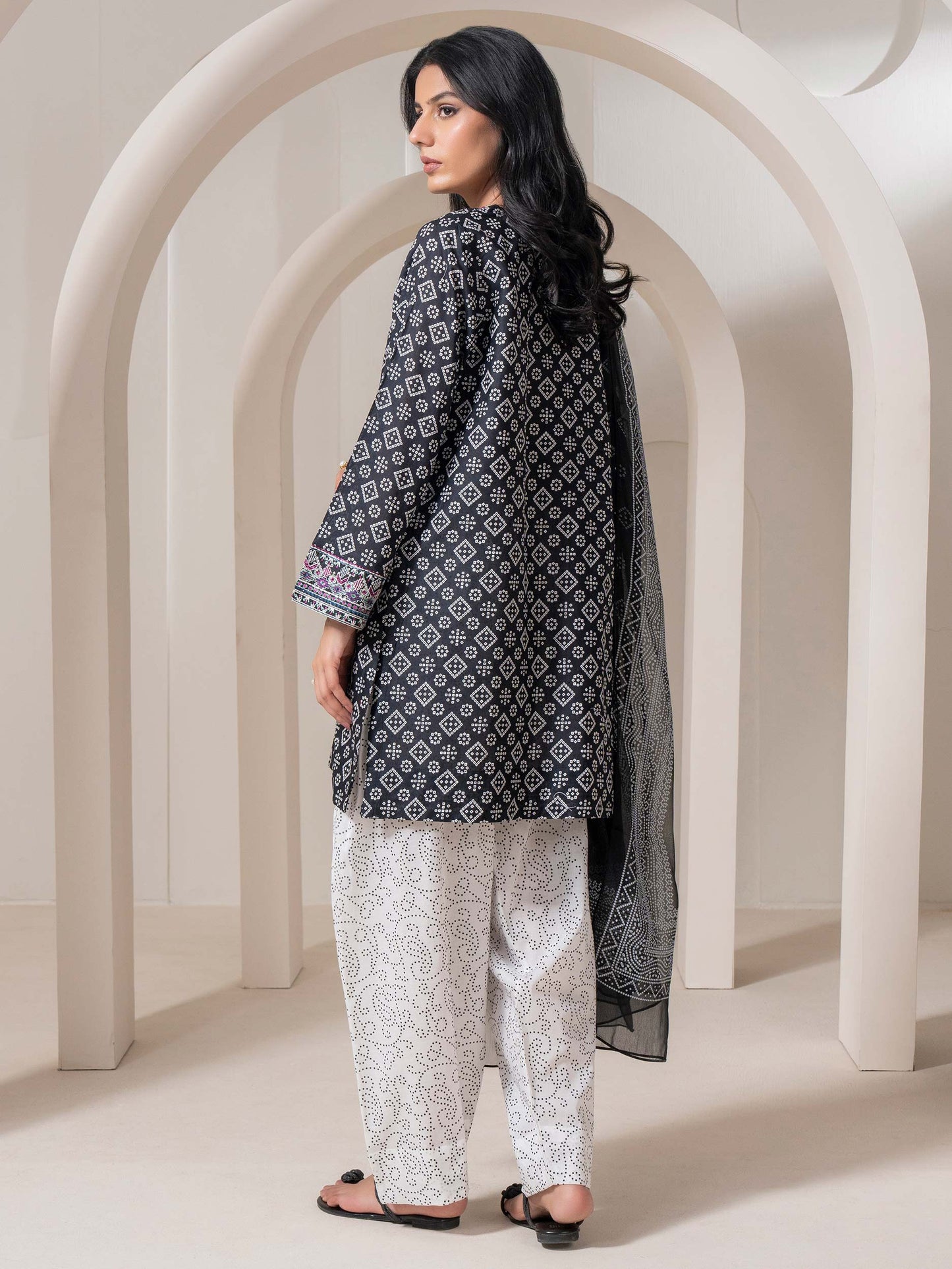 3 Piece Lawn Suit-Embroidered (Pret)