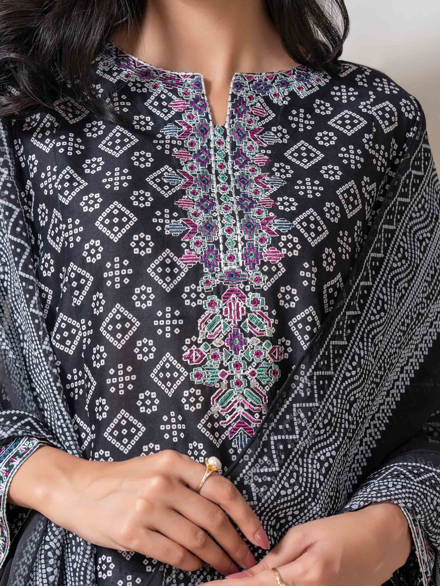 3 Piece Lawn Suit-Embroidered (Pret)