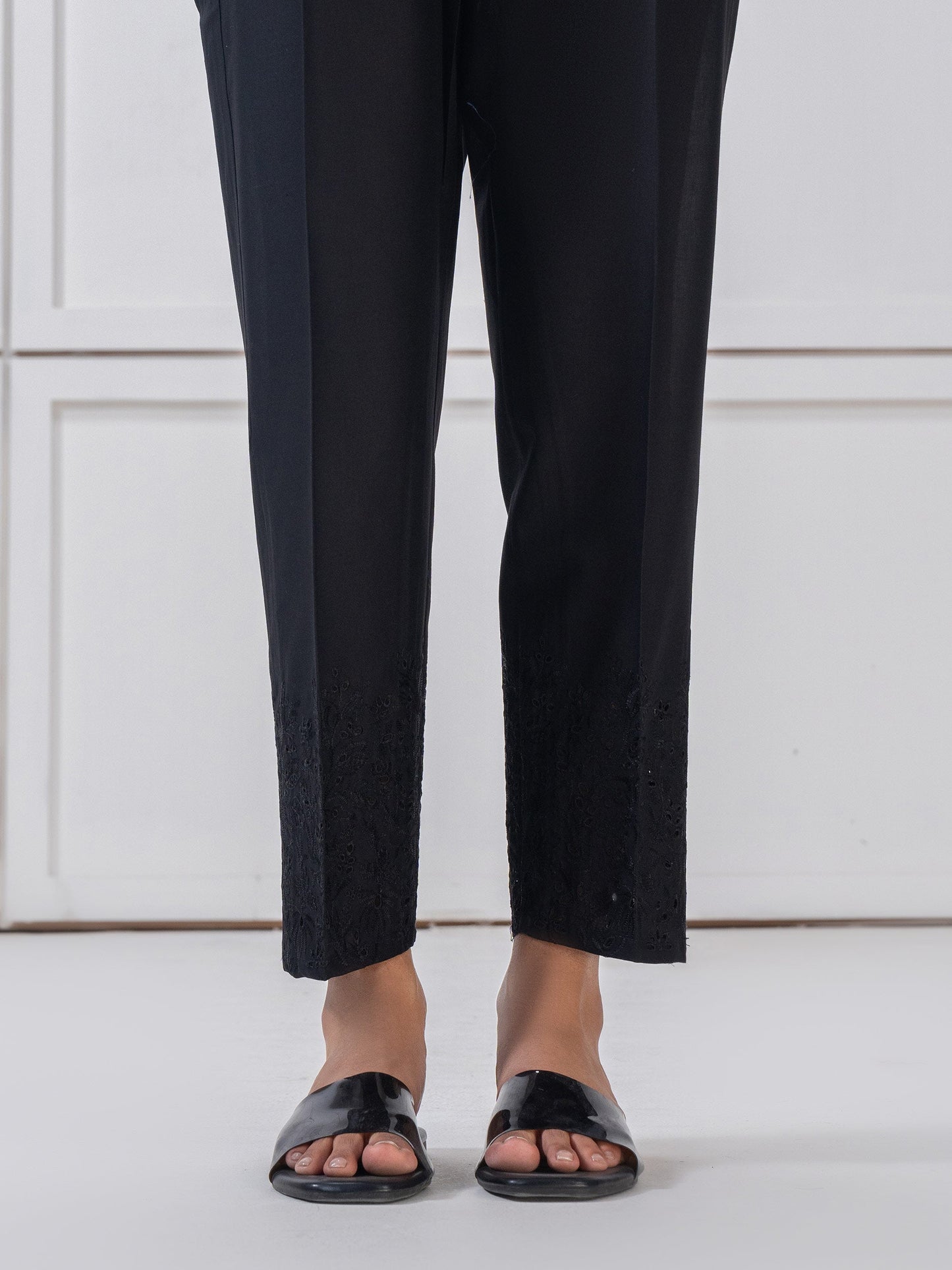 Lawn Trouser-Embroidered (Pret)
