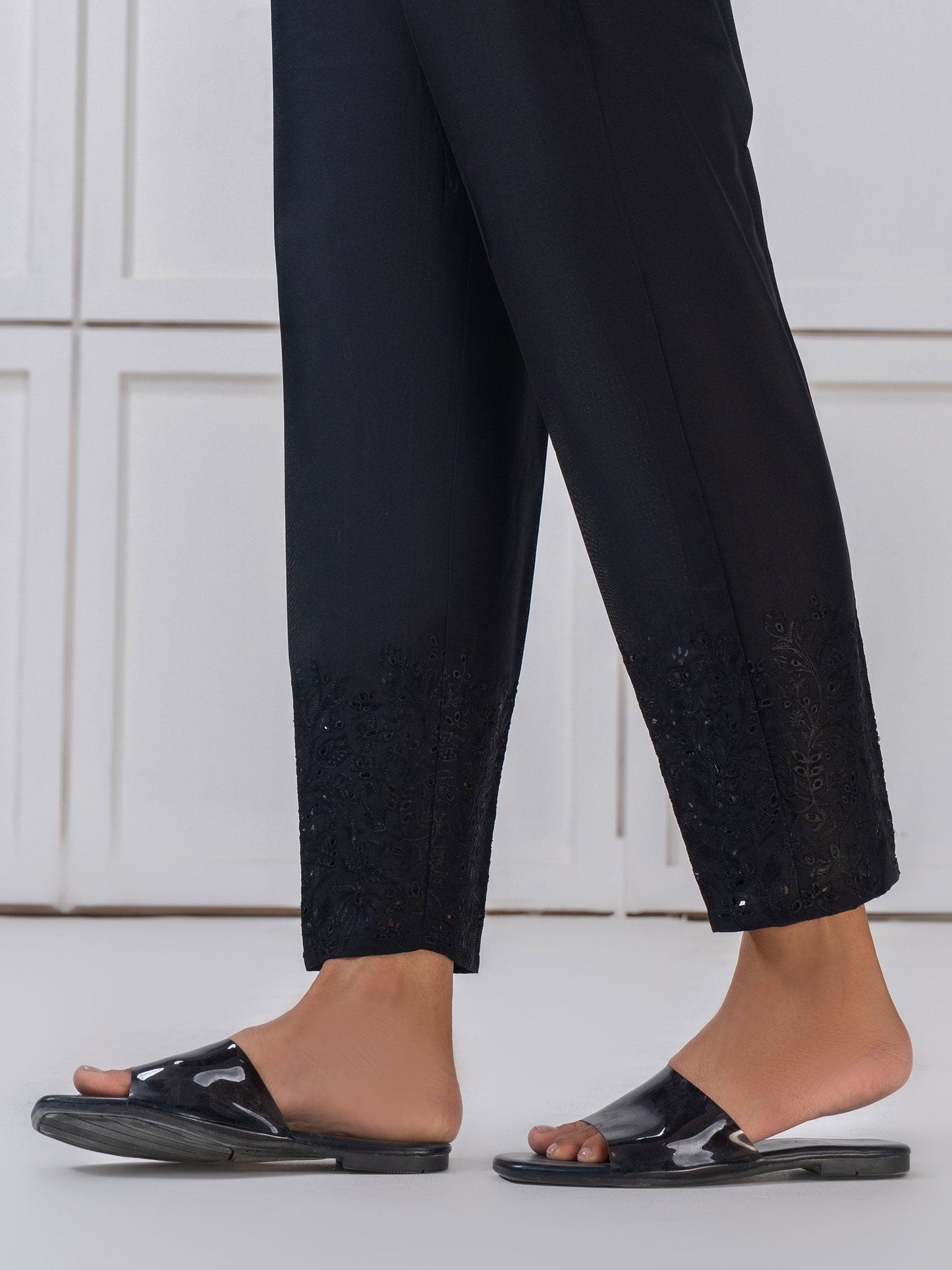 Lawn Trouser-Embroidered (Pret)