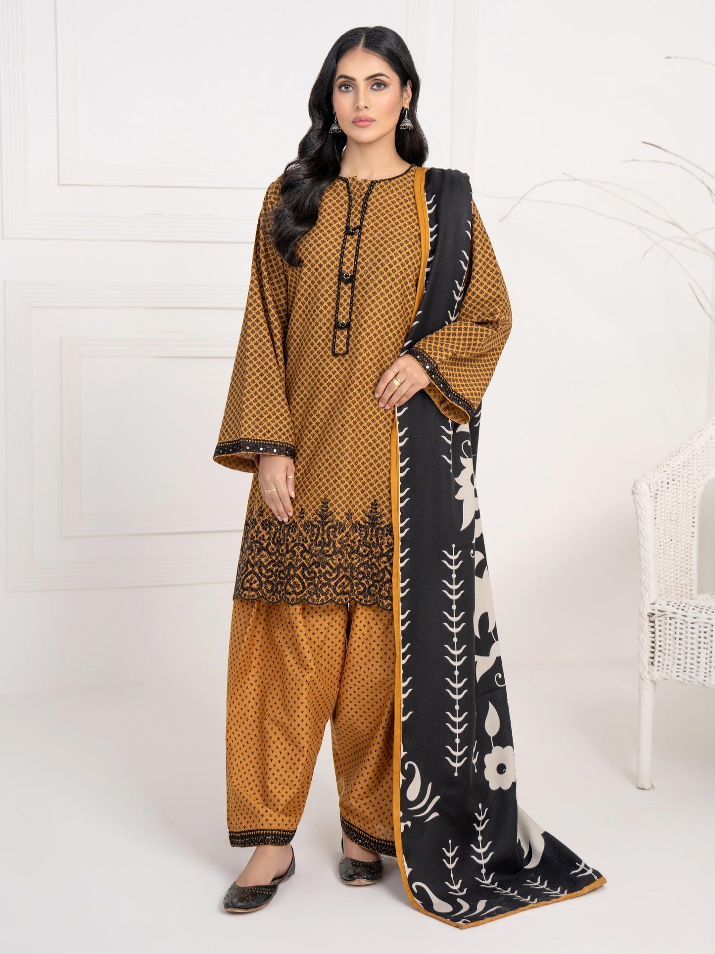 3 Piece Khaddar Suit-Embroidered (Unstitched)