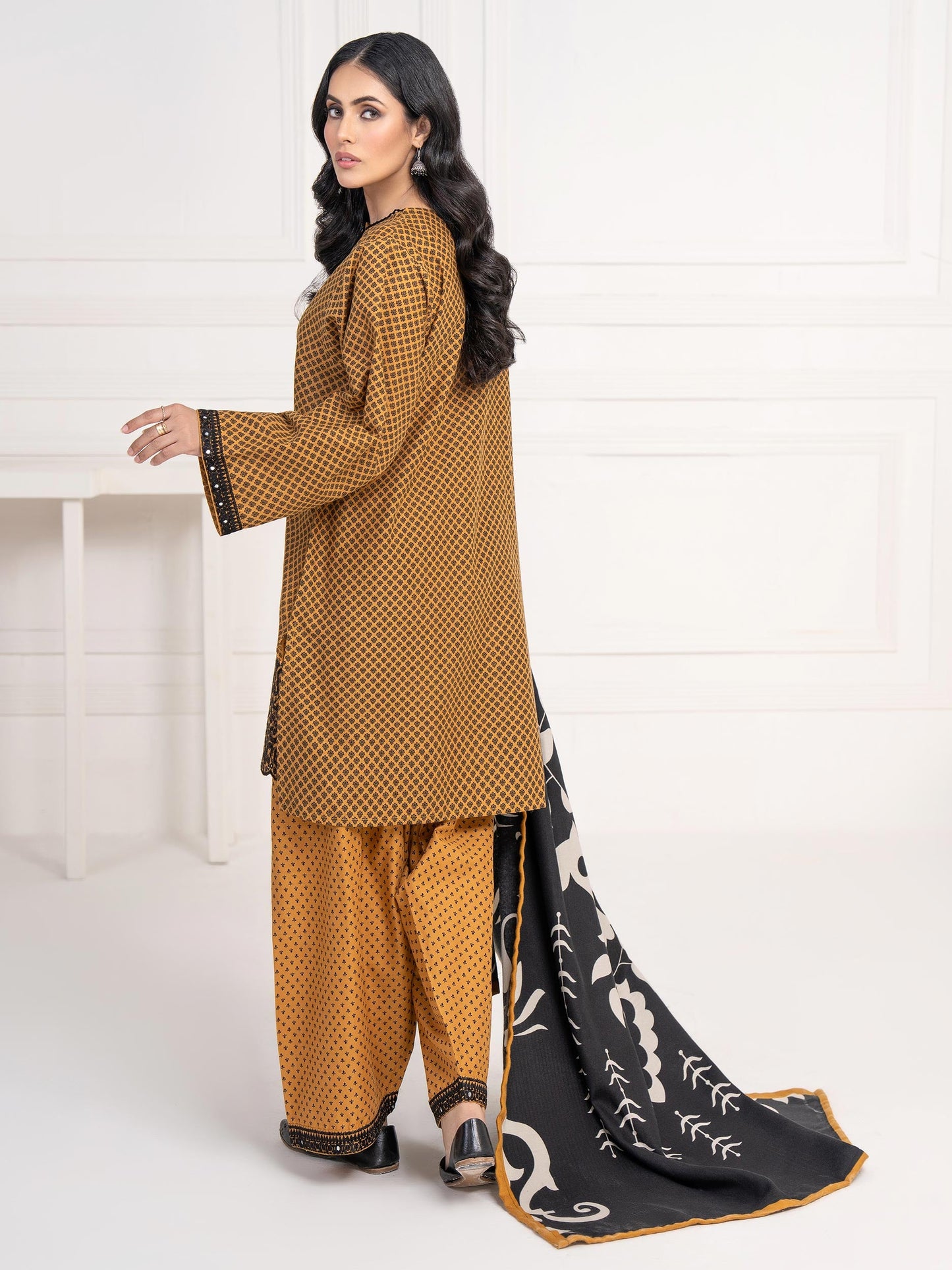 3 Piece Khaddar Suit-Embroidered (Unstitched)
