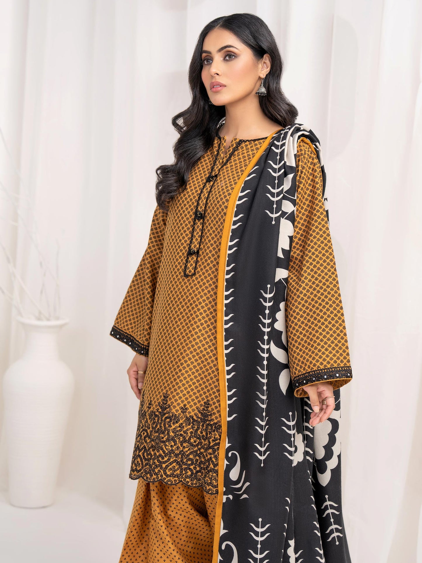 3 Piece Khaddar Suit-Embroidered (Unstitched)