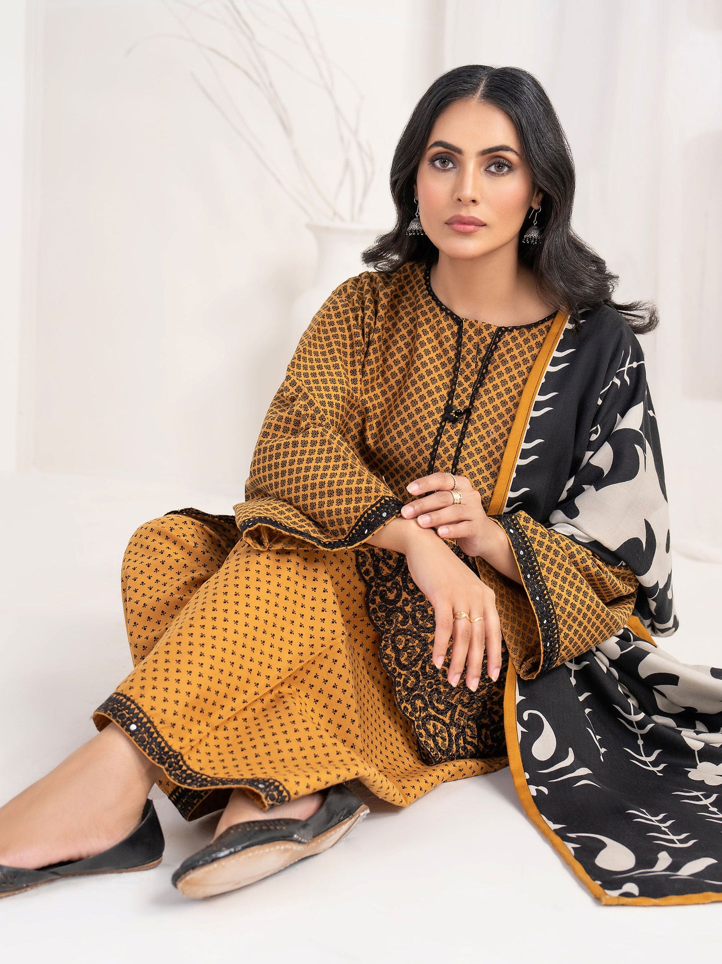 3 Piece Khaddar Suit-Embroidered (Unstitched)