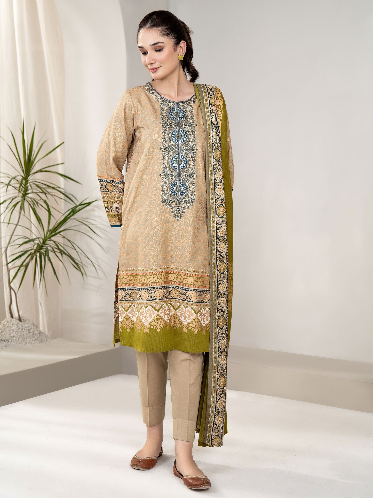 2 Piece Khaddar Suit-Embroidered (Unstitched)