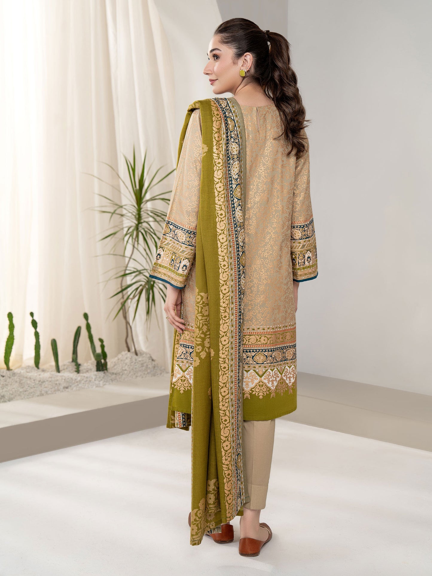 2 Piece Khaddar Suit-Embroidered (Unstitched)
