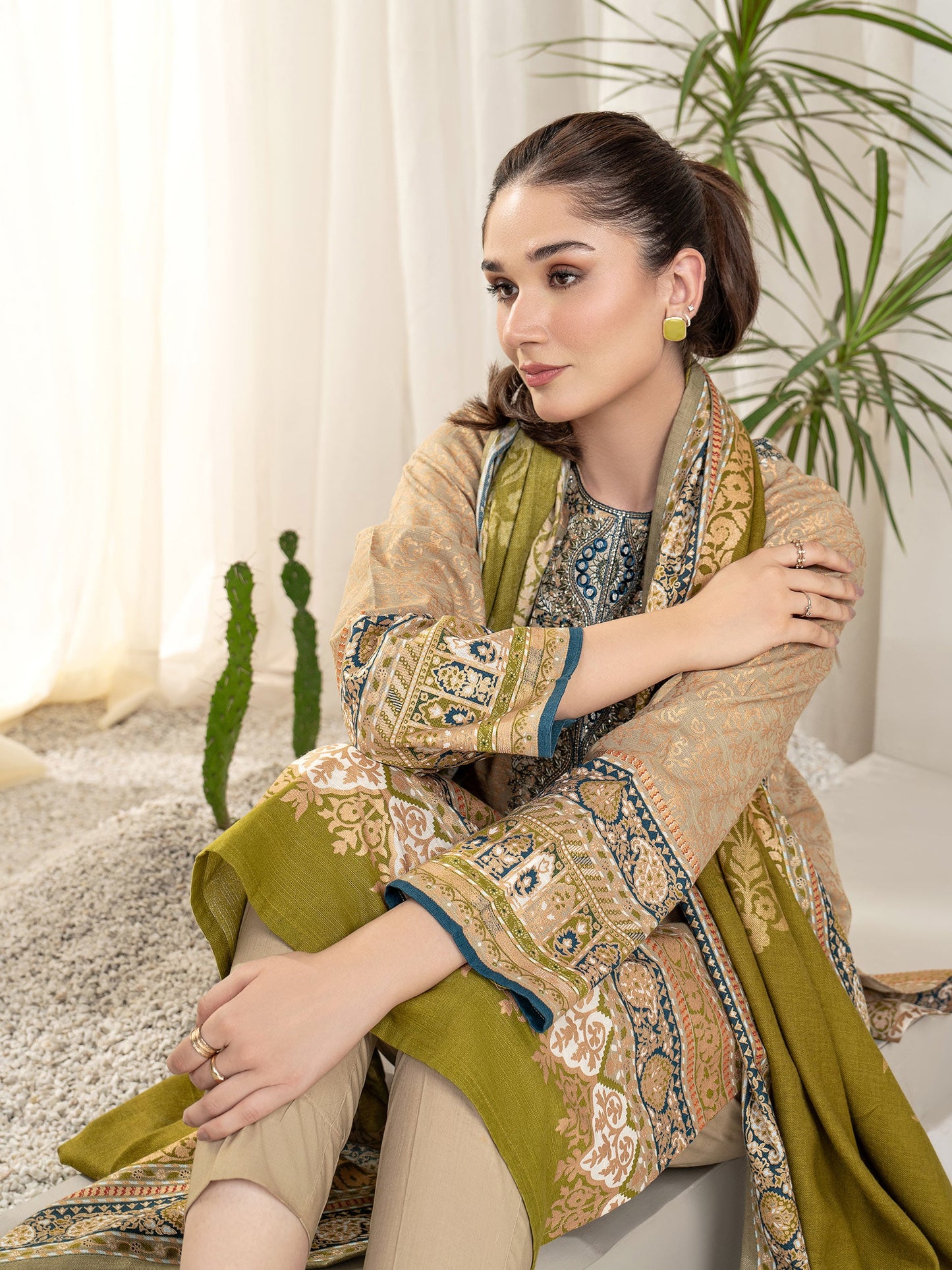 2 Piece Khaddar Suit-Embroidered (Unstitched)