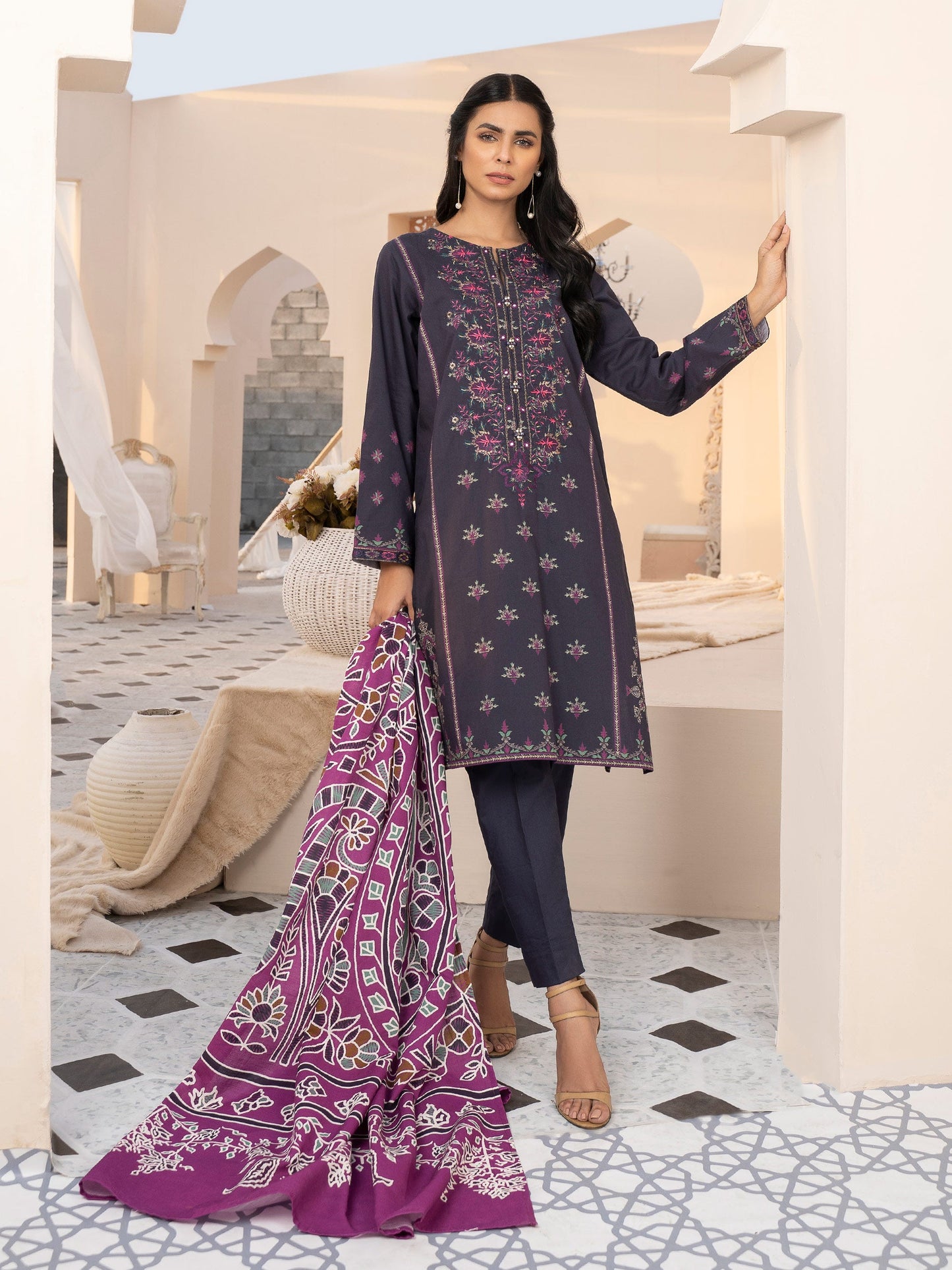 2 Piece Embroidered Winter Cotton Suit (Unstitched)