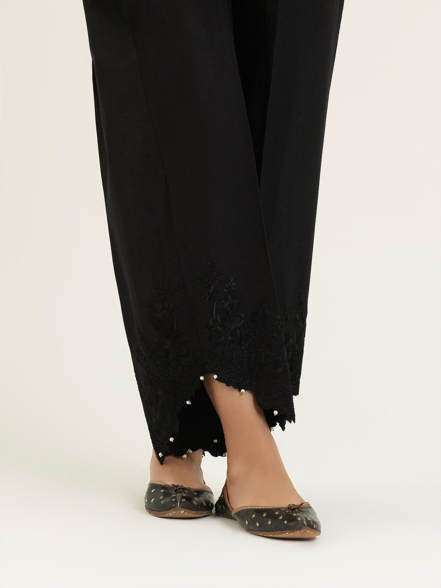 Embroidered Cambric Trouser(Pret)