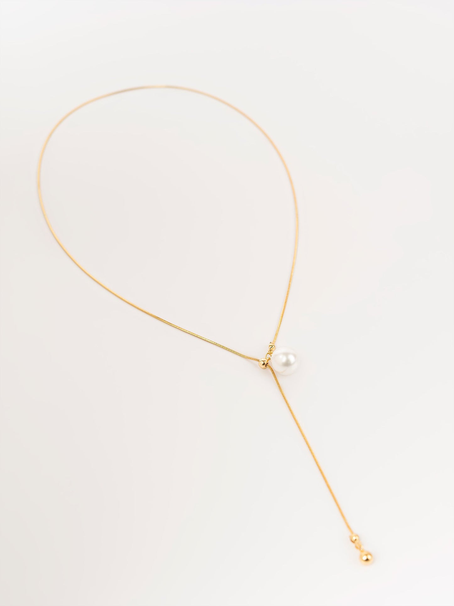 Minimal Pearl Necklace