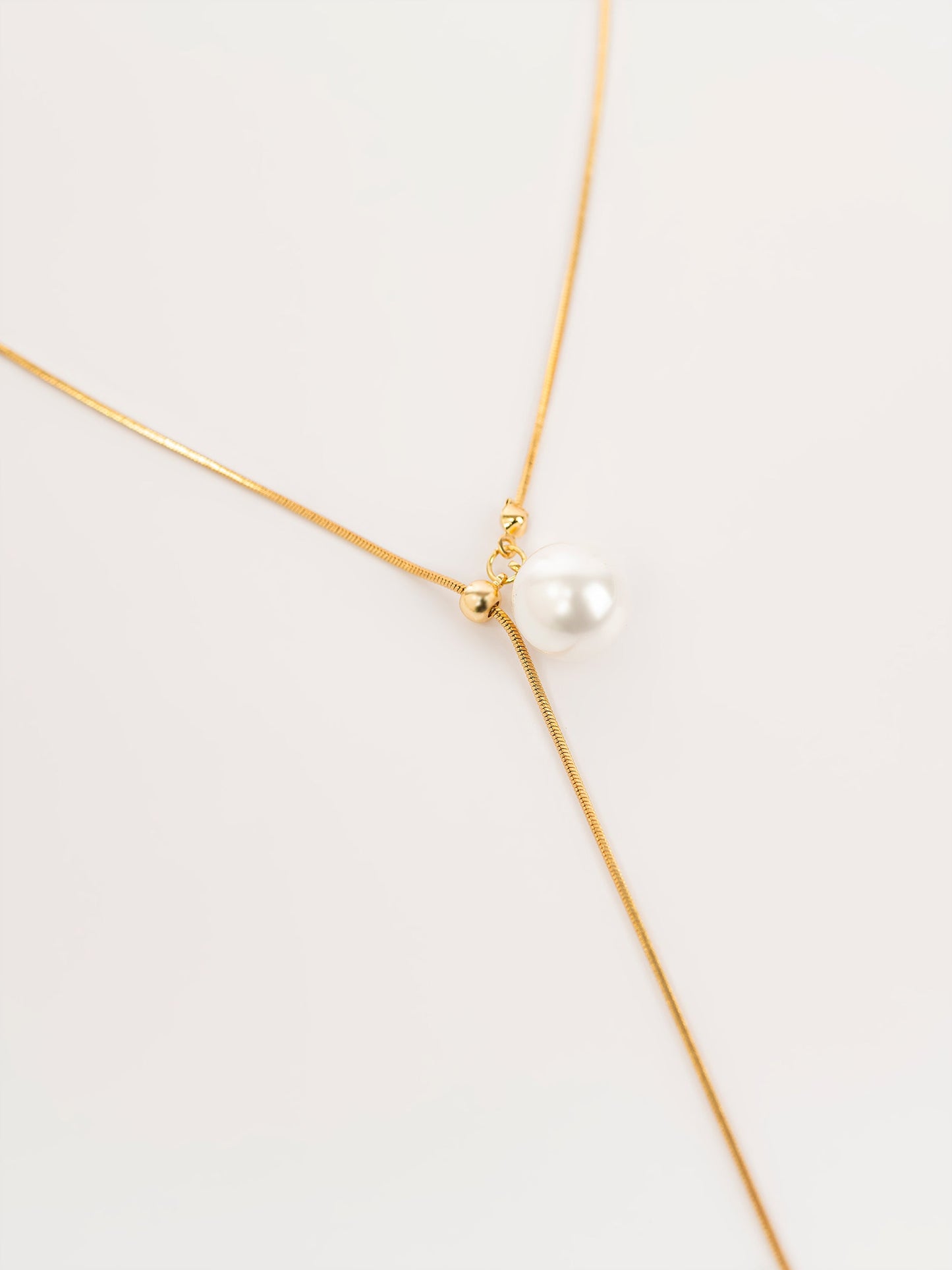 Minimal Pearl Necklace
