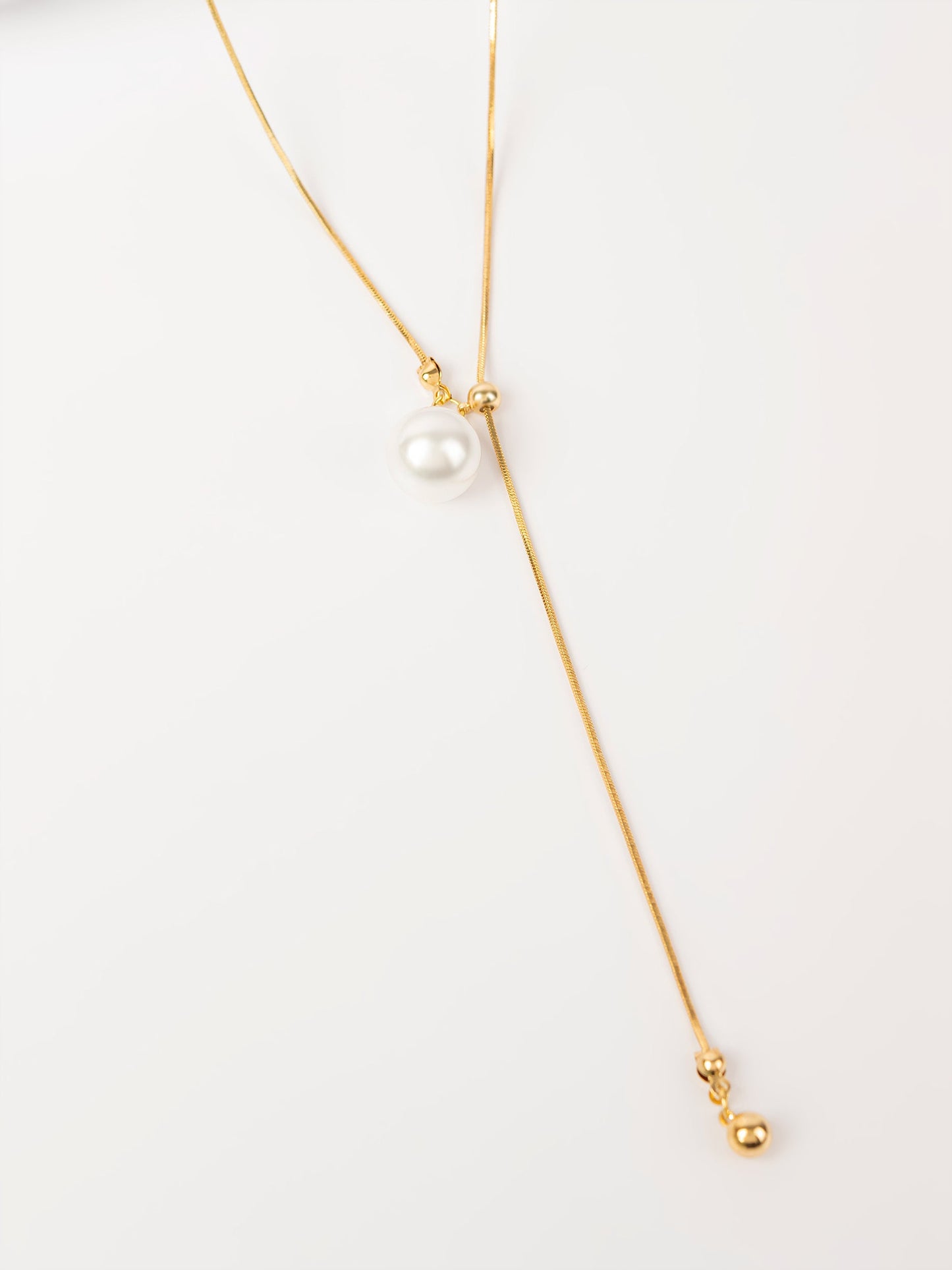 Minimal Pearl Necklace