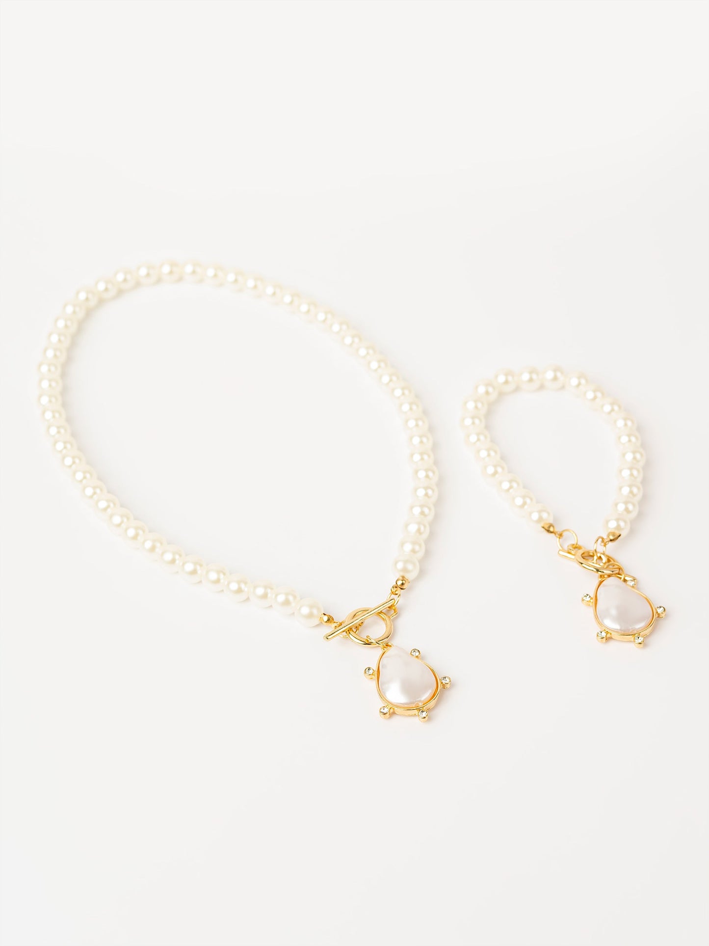 Pearl Necklace With Bracelet