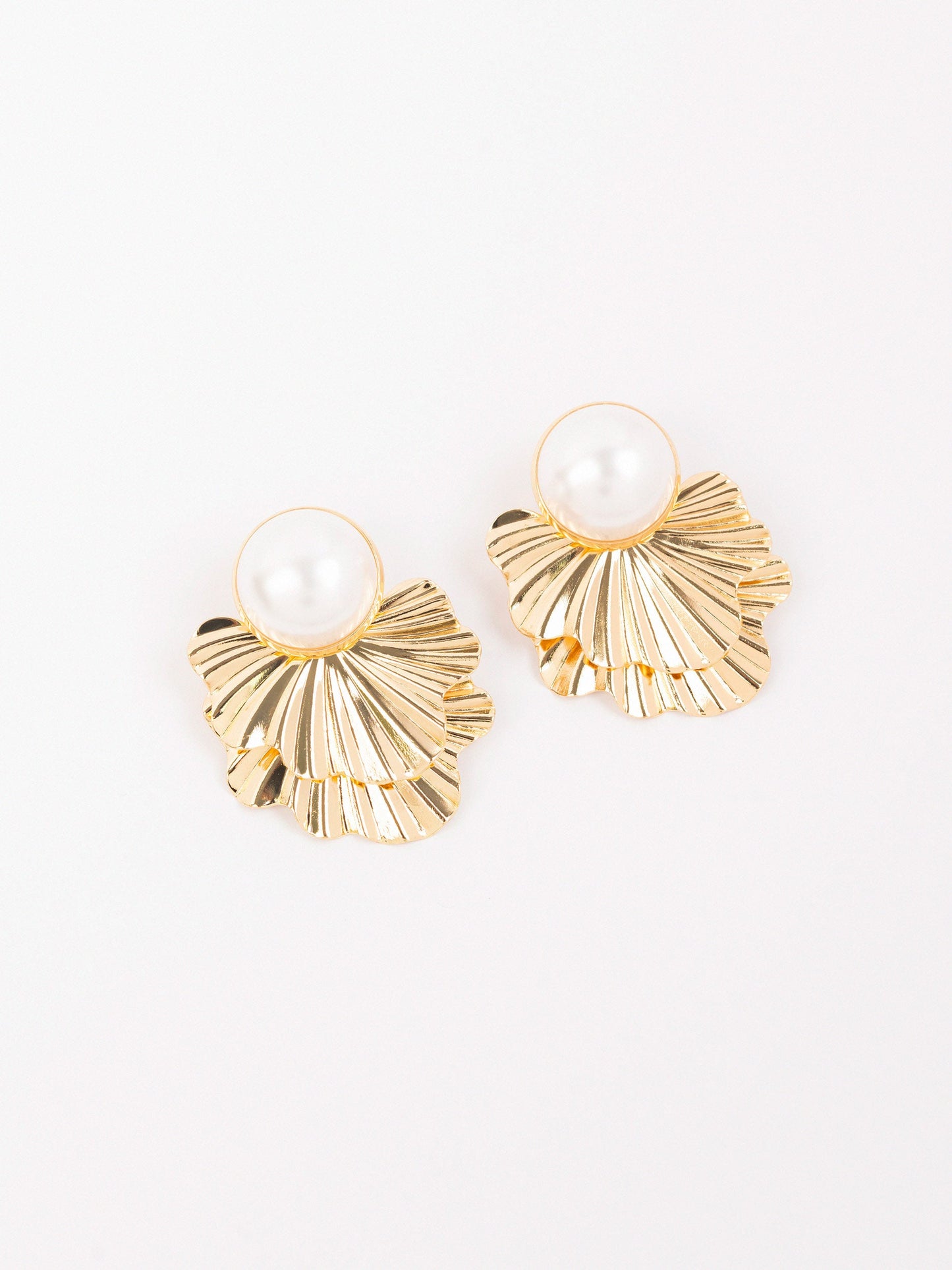 Pleats With Pearl Earrings