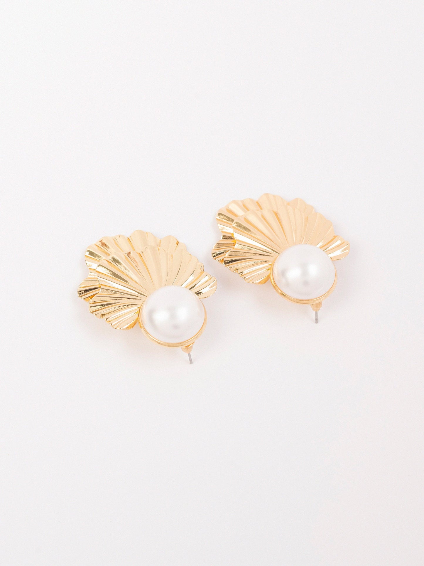 Pleats With Pearl Earrings