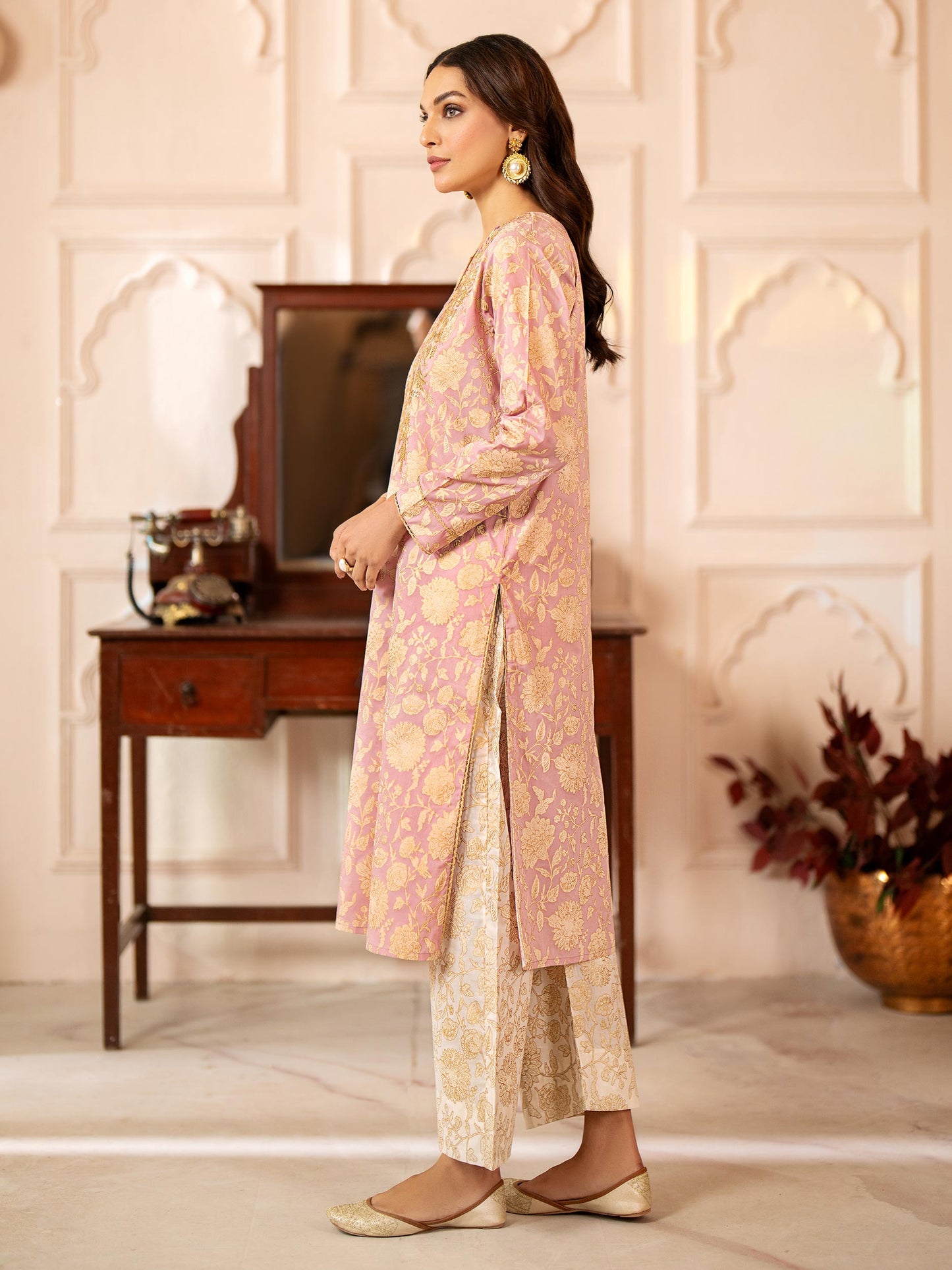 2 Piece Lawn Suit-Embroidered (Unstitched)