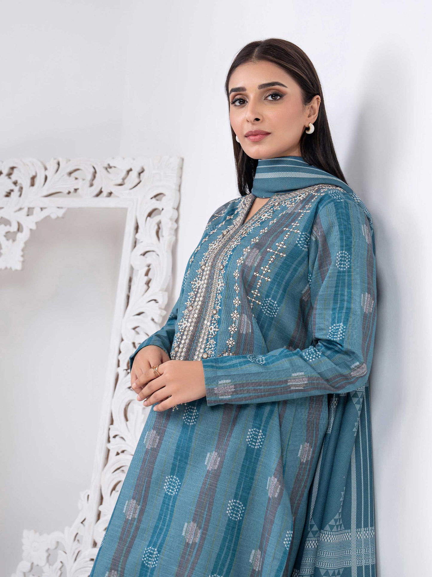 3 Piece Khaddar Suit-Embroidered (Unstitched)