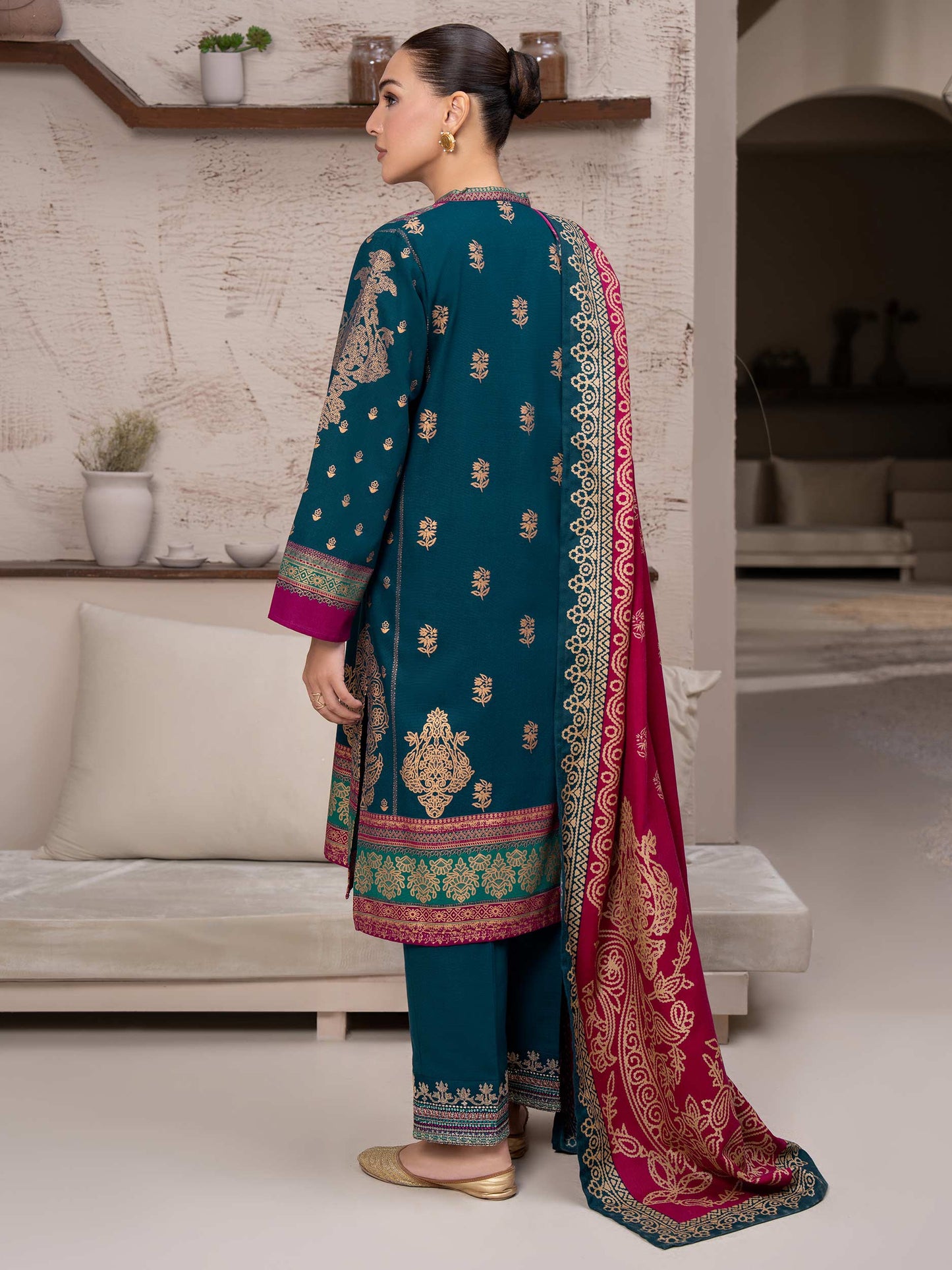3 Piece Khaddar Suit-Embroidered (Unstitched)