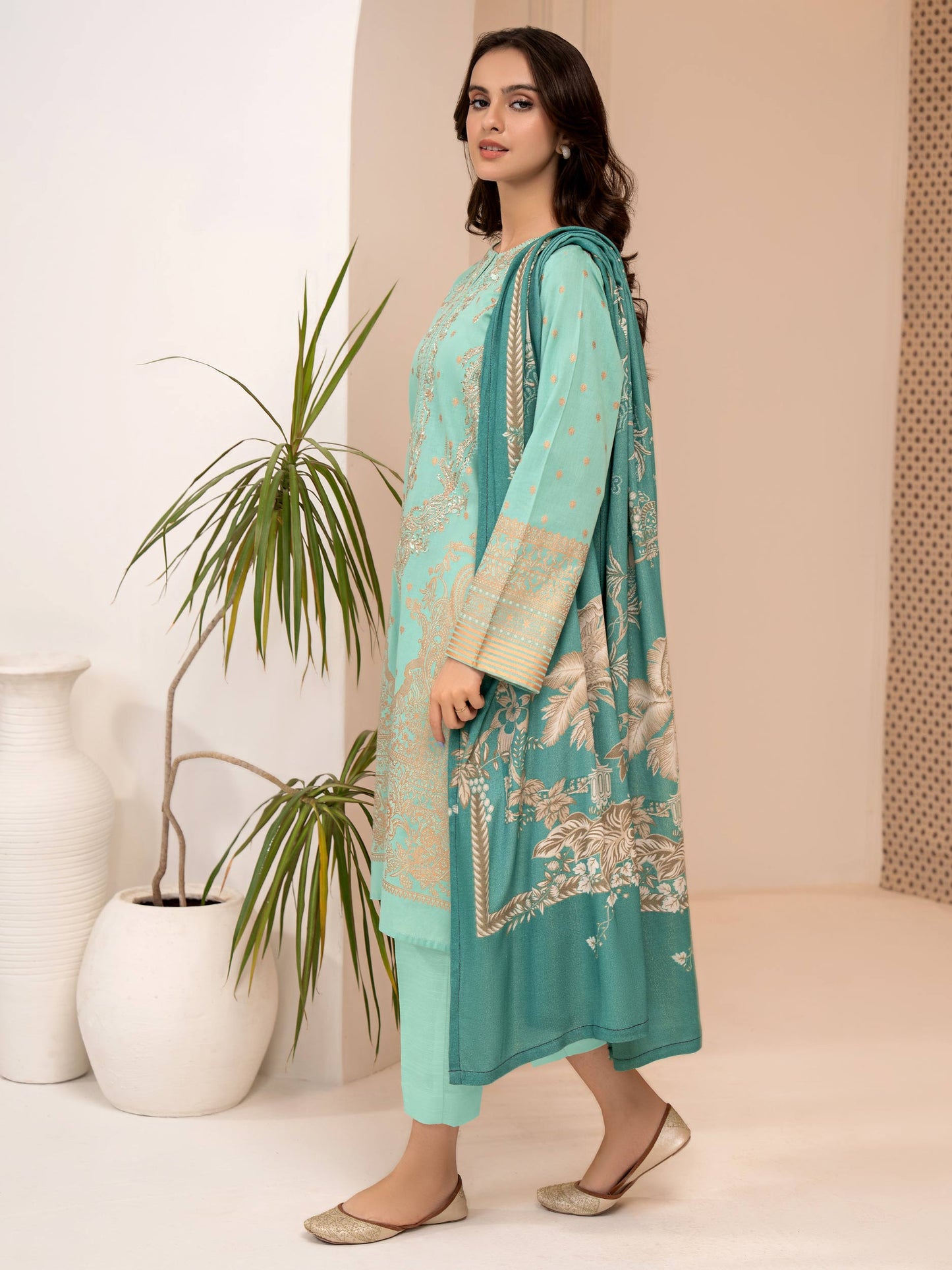 3 Piece Khaddar Suit-Embroidered (Unstitched)