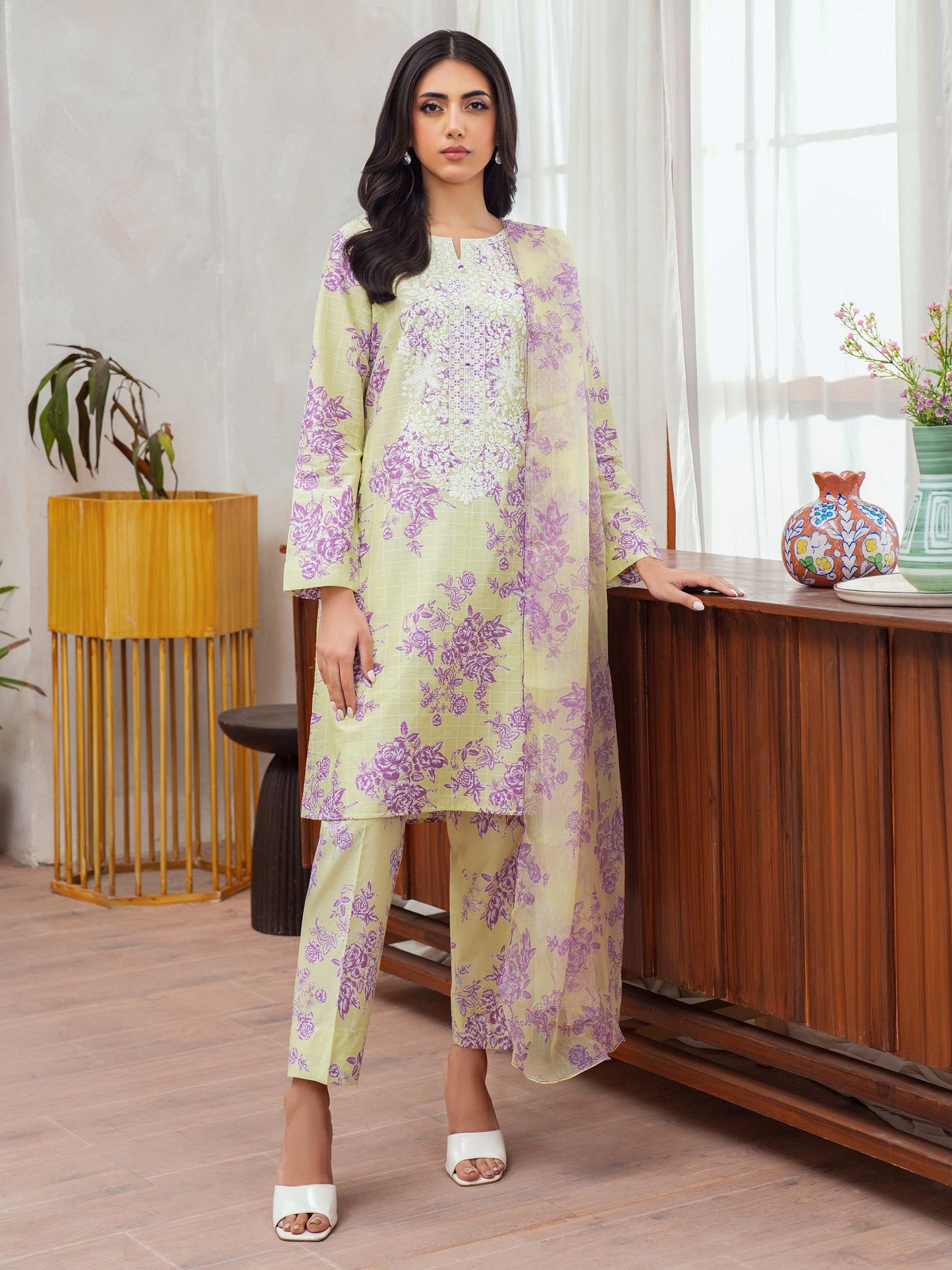3 Piece Lawn Suit-Embroidered (Unstitched)