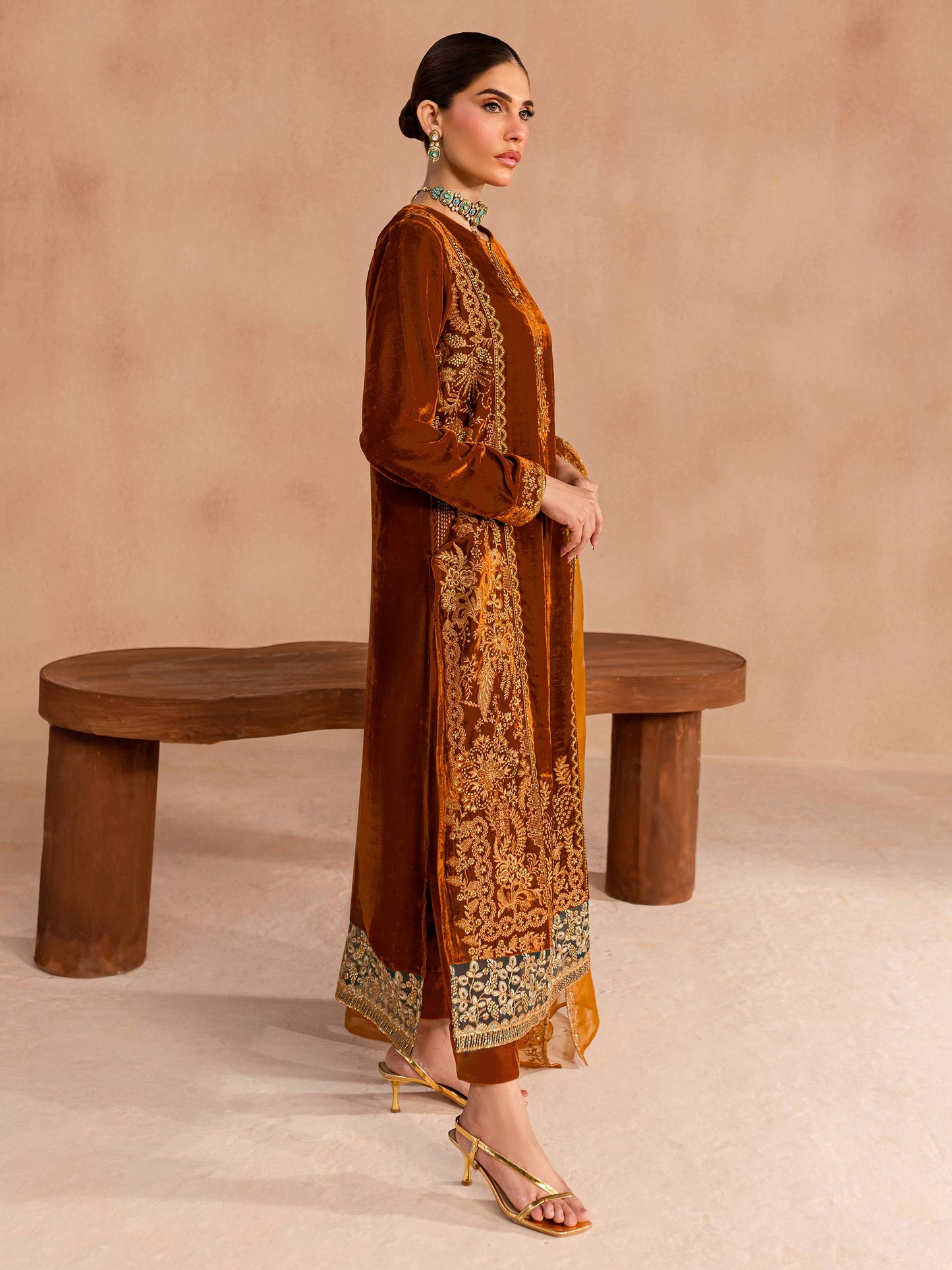 3 Piece Velvet Suit-Embroidered (Unstitched)