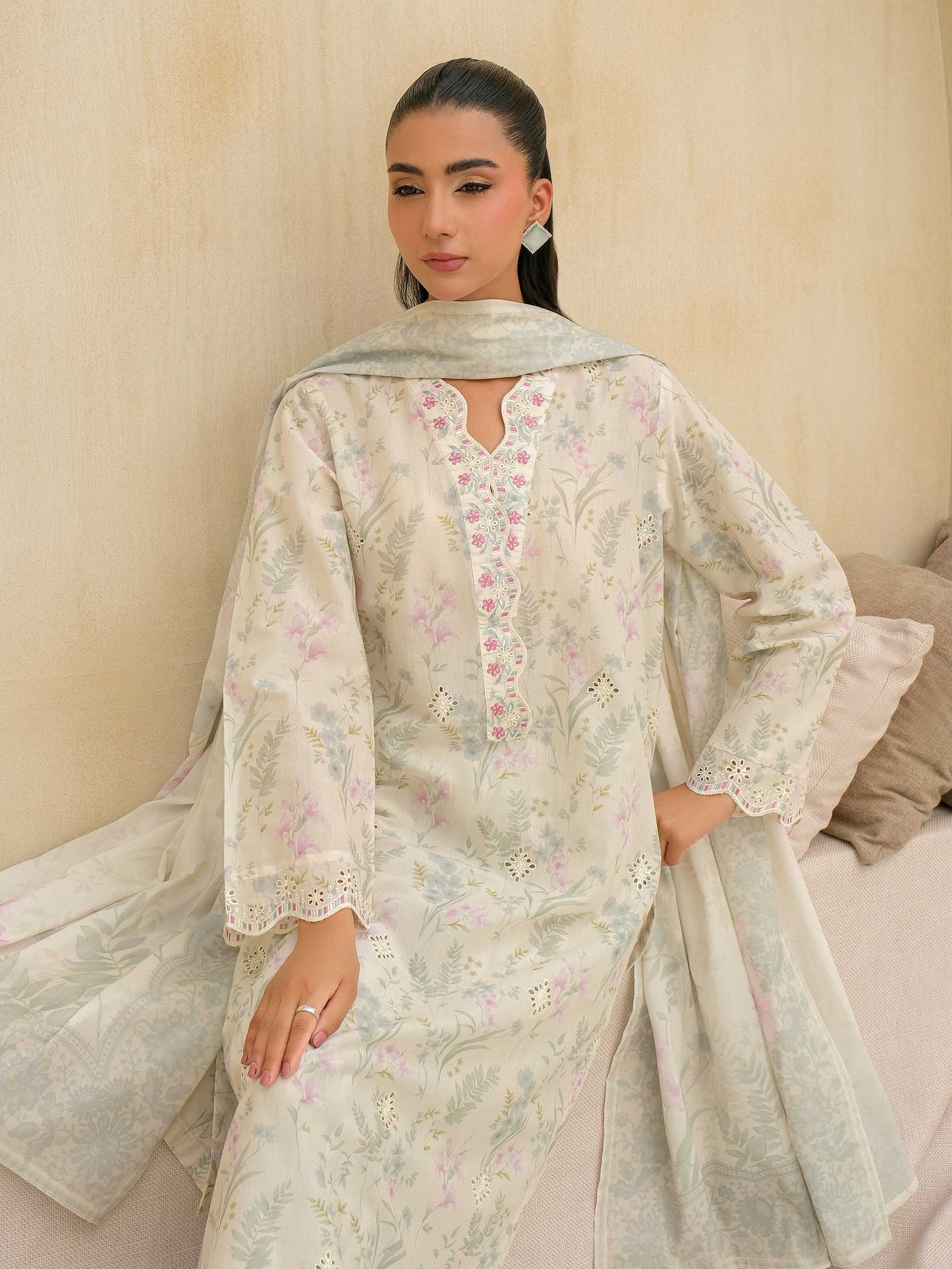 3 Piece Lawn Suit-Embroidered (Unstitched)