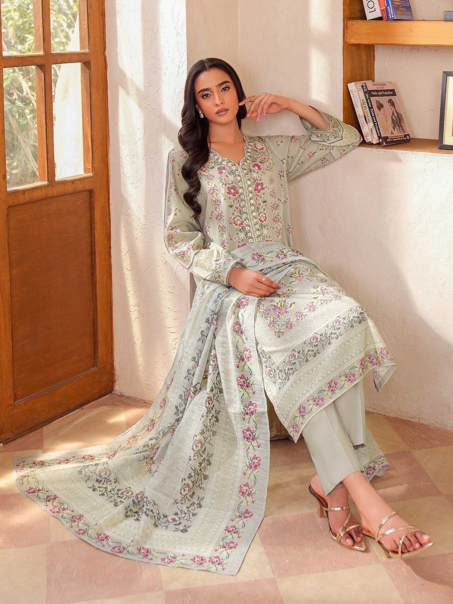 3 Piece Lawn Suit-Embroidered (Unstitched)