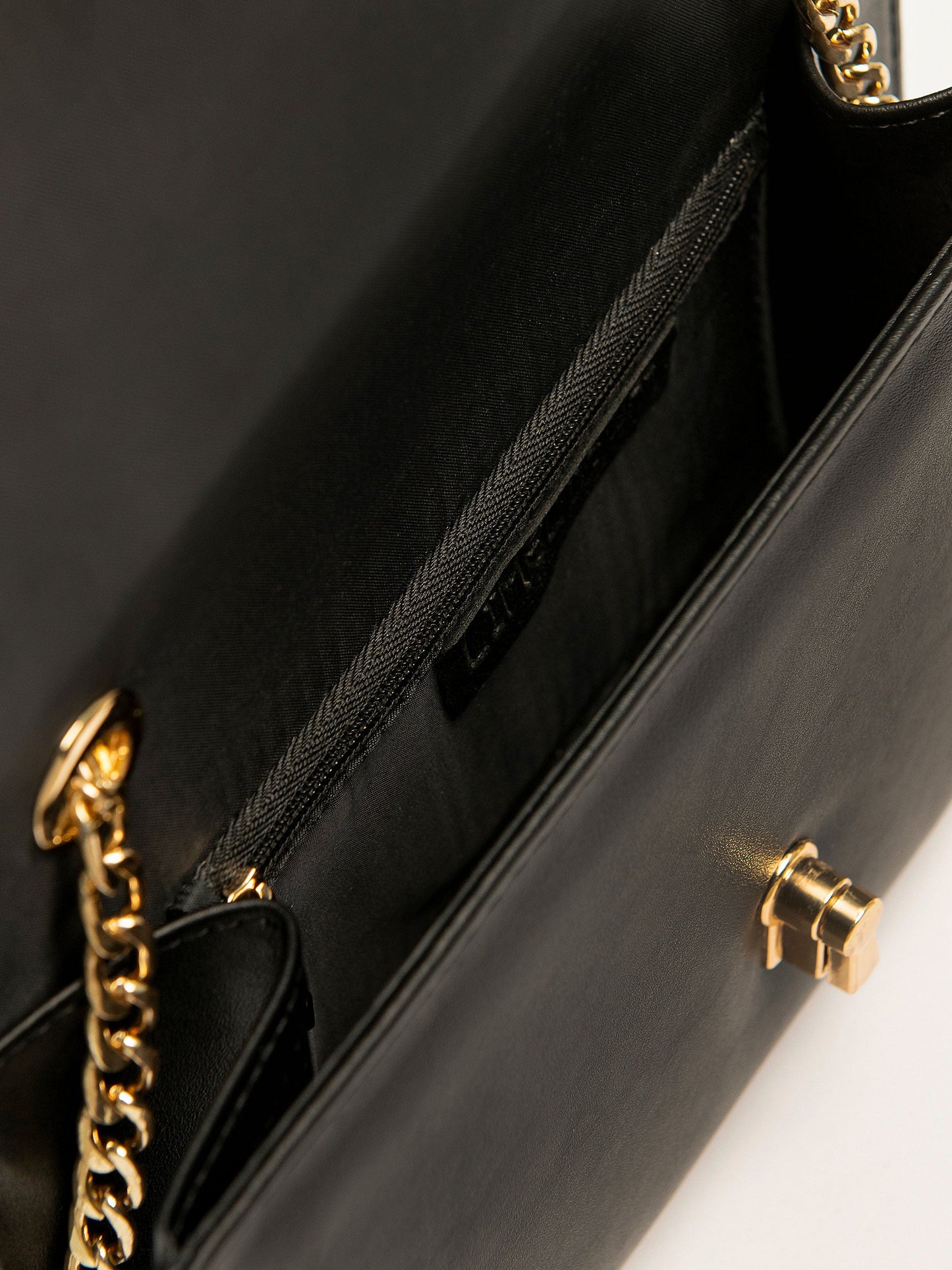 Keyhole Lock Clutch