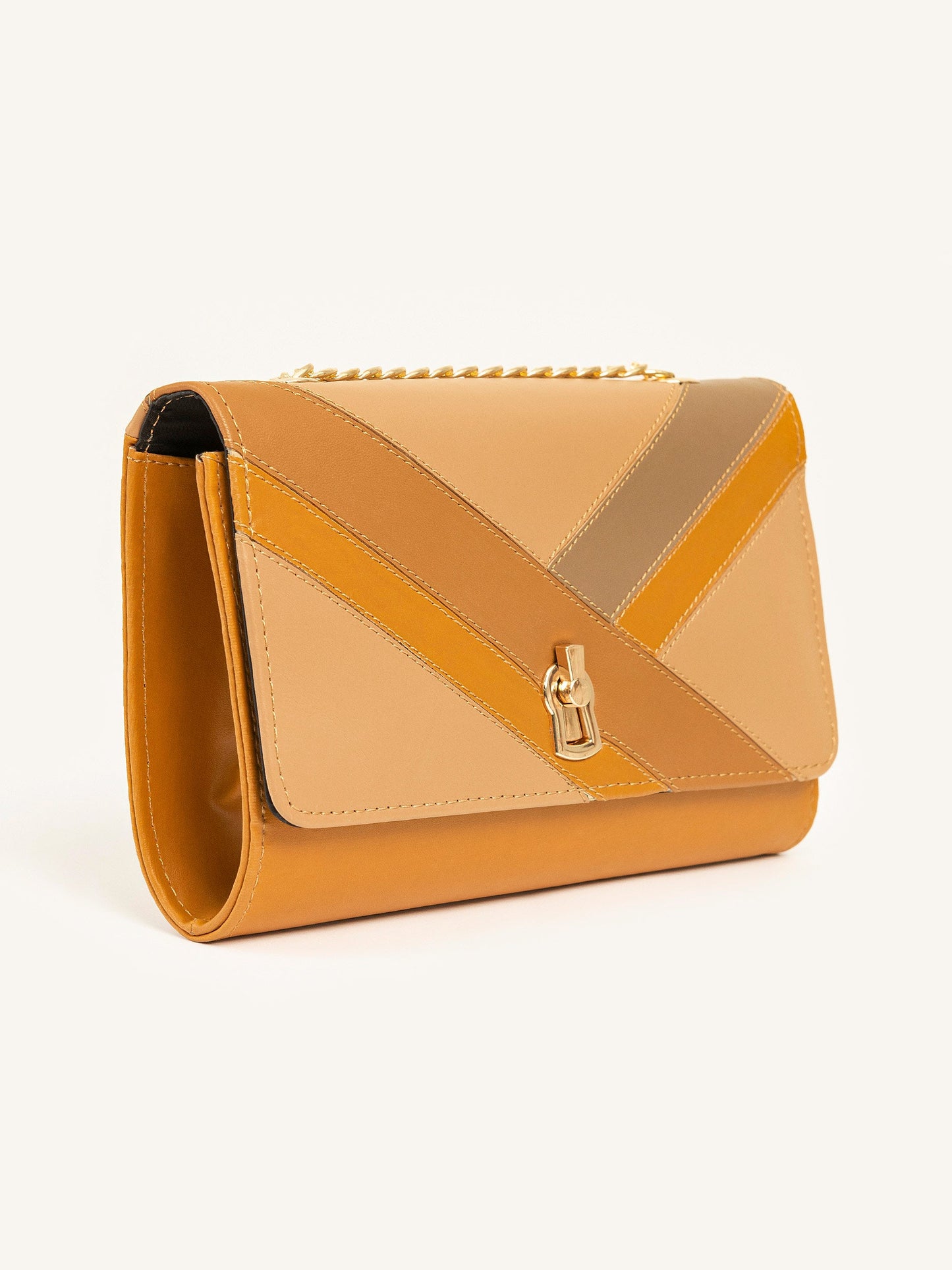 Keyhole Lock Clutch