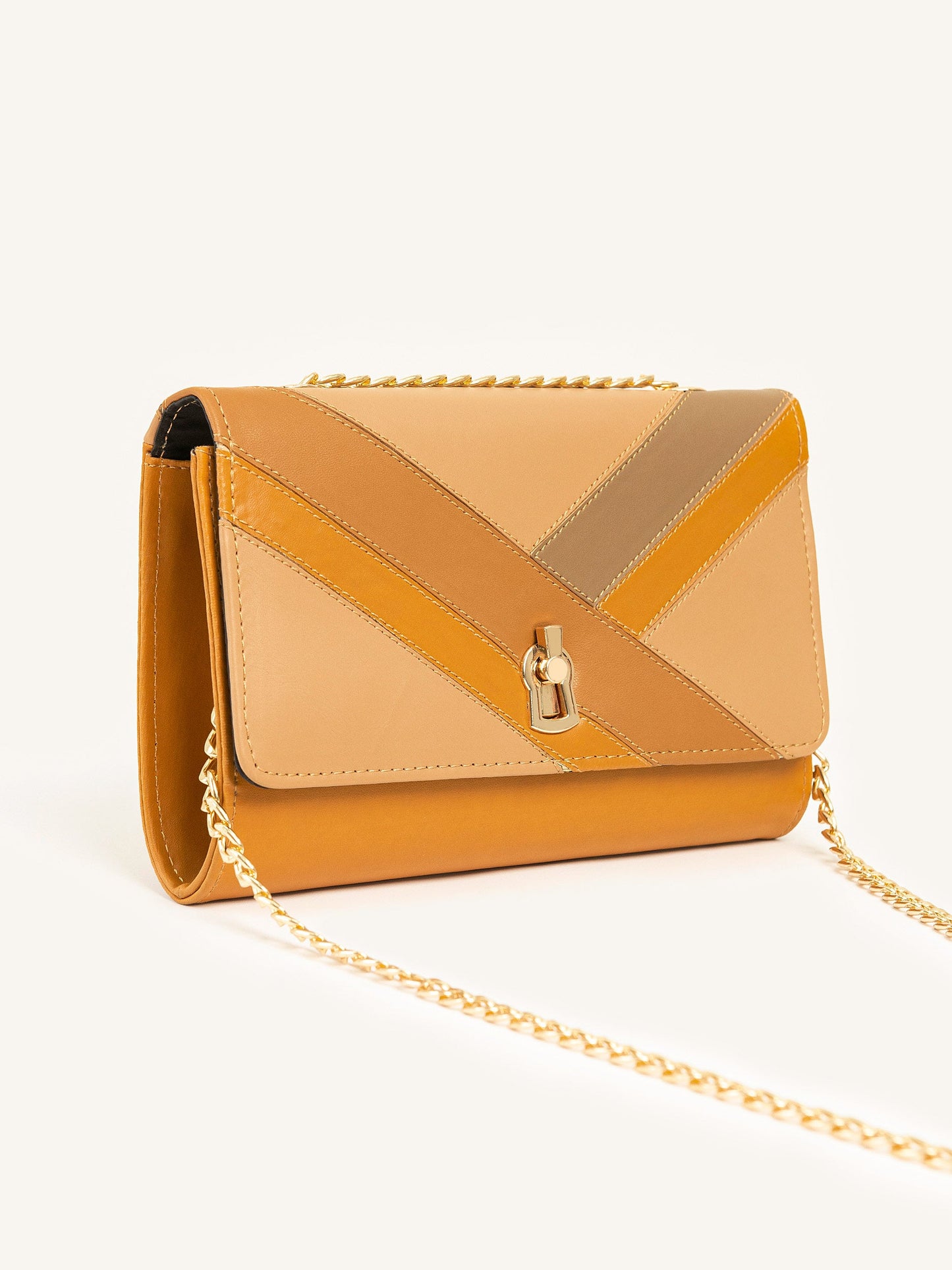 Keyhole Lock Clutch