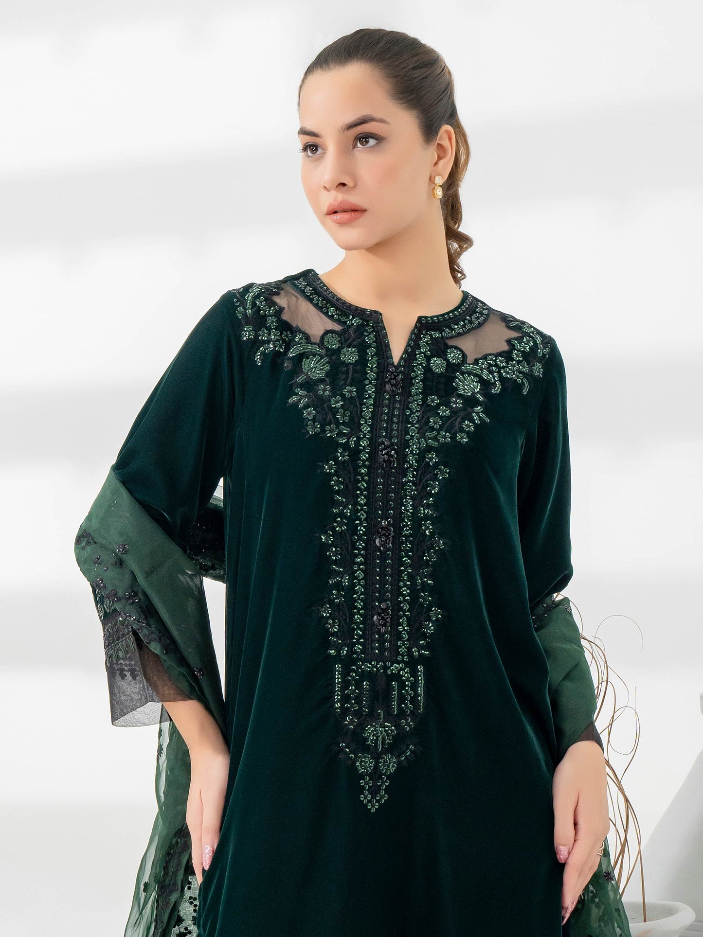 3 Piece Velvet Suit-Embroidered (Pret)