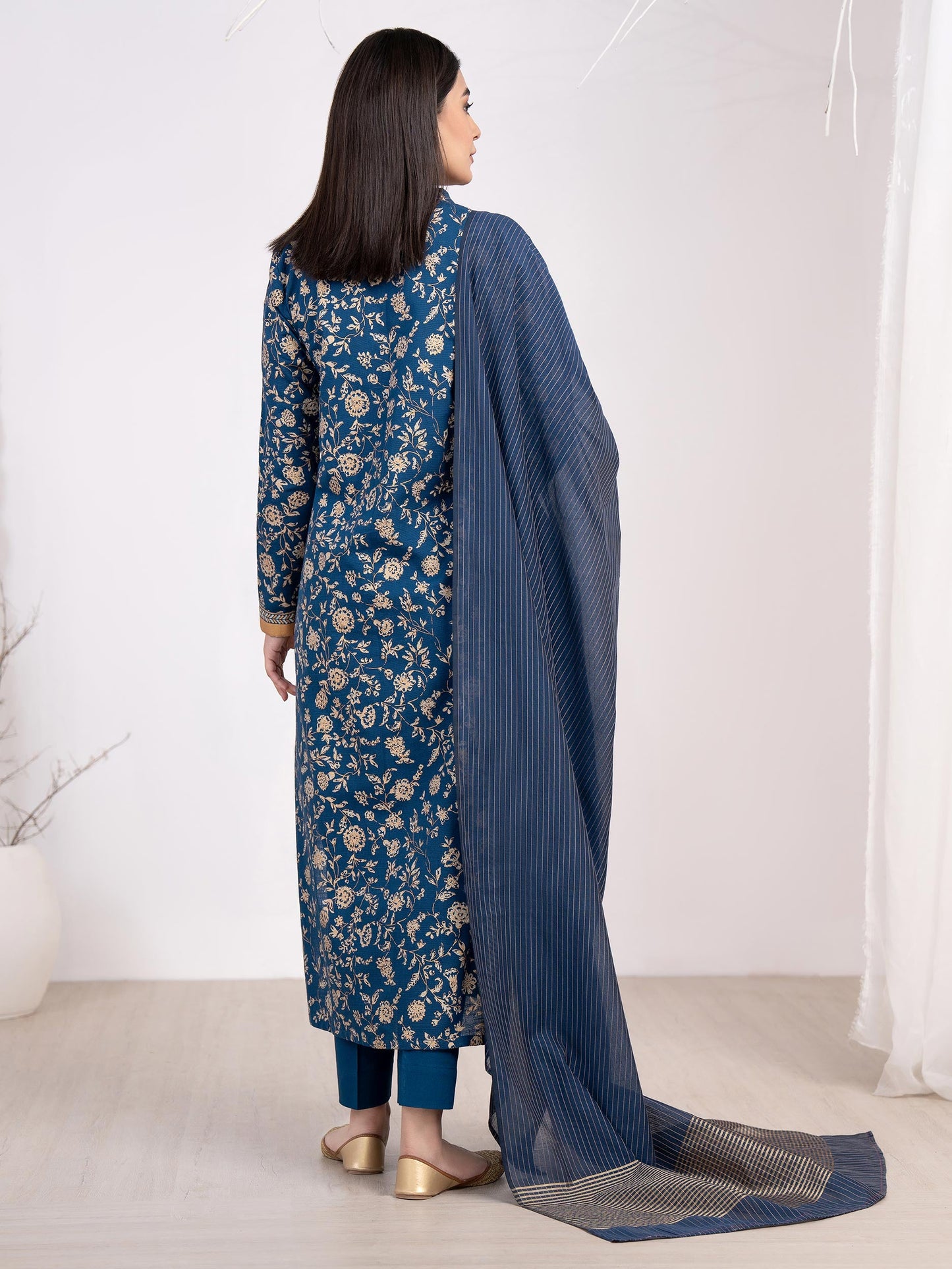 3 Piece Khaddar Suit-Printed (Unstitched)