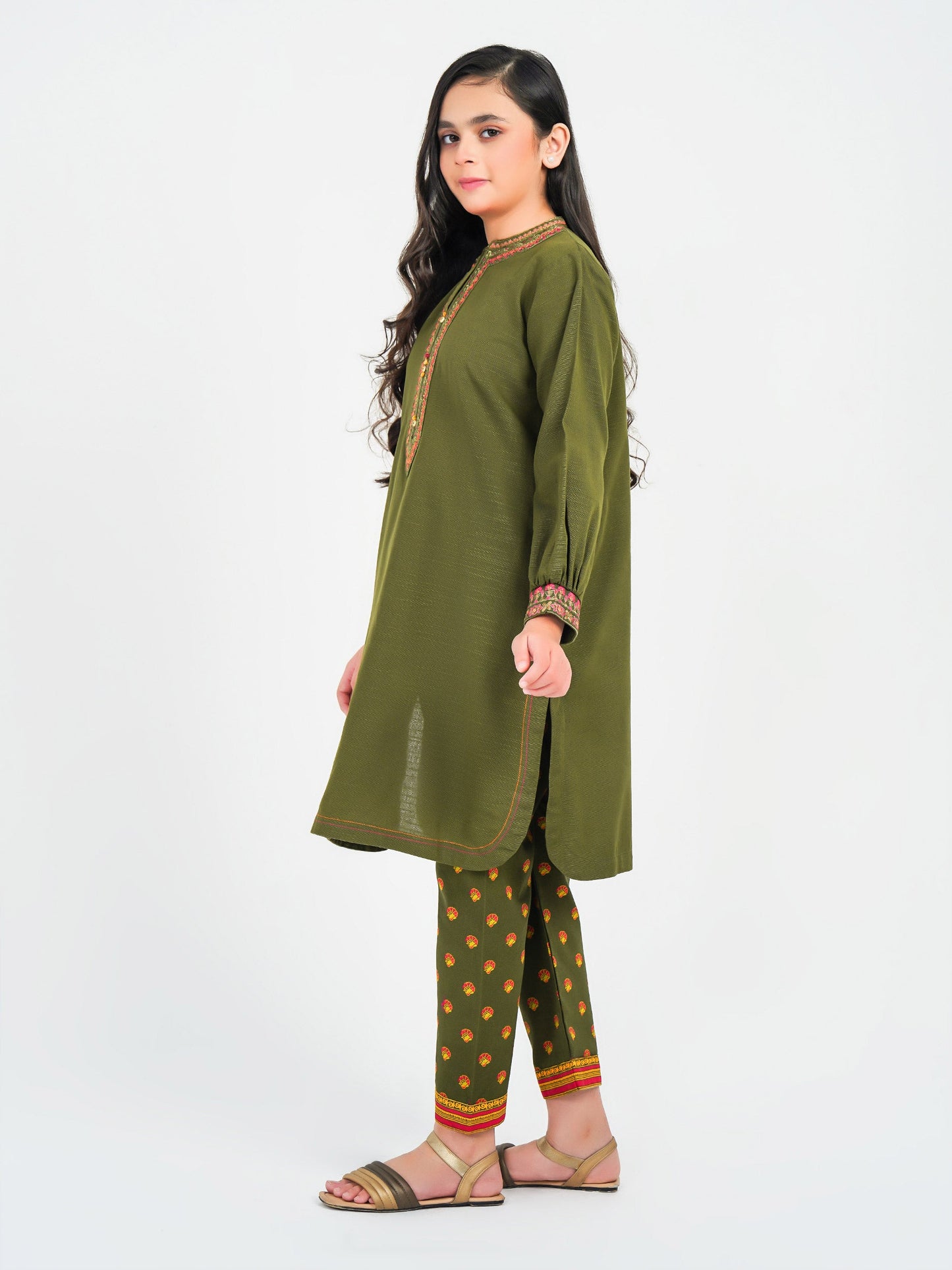 2 Piece Khaddar Suit-Embroidered