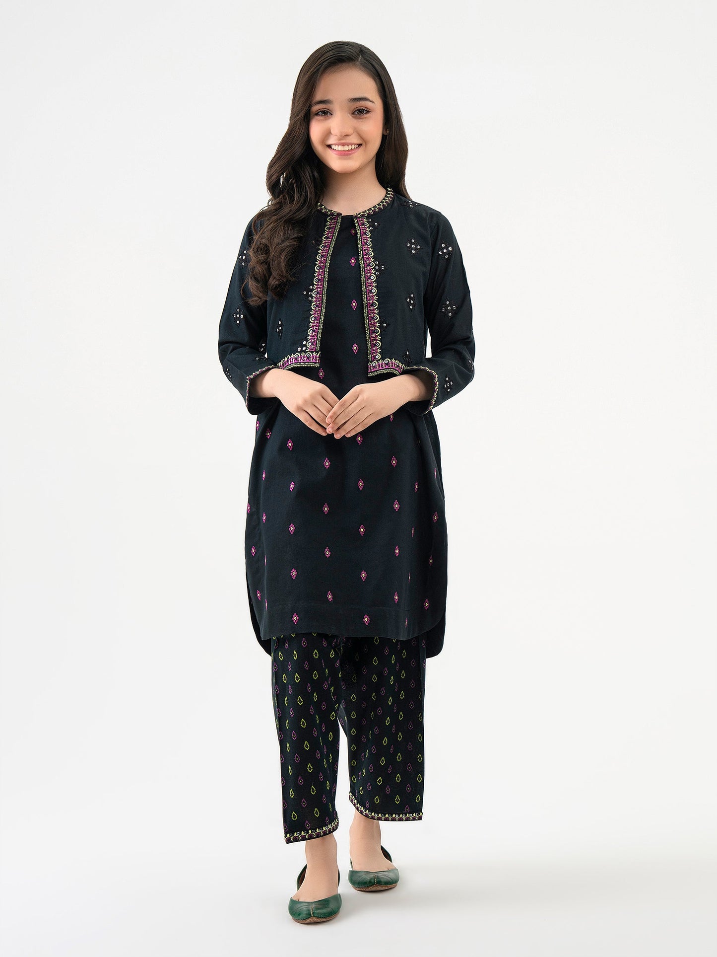 3 Piece Khaddar Suit-Embroidered (Pret)