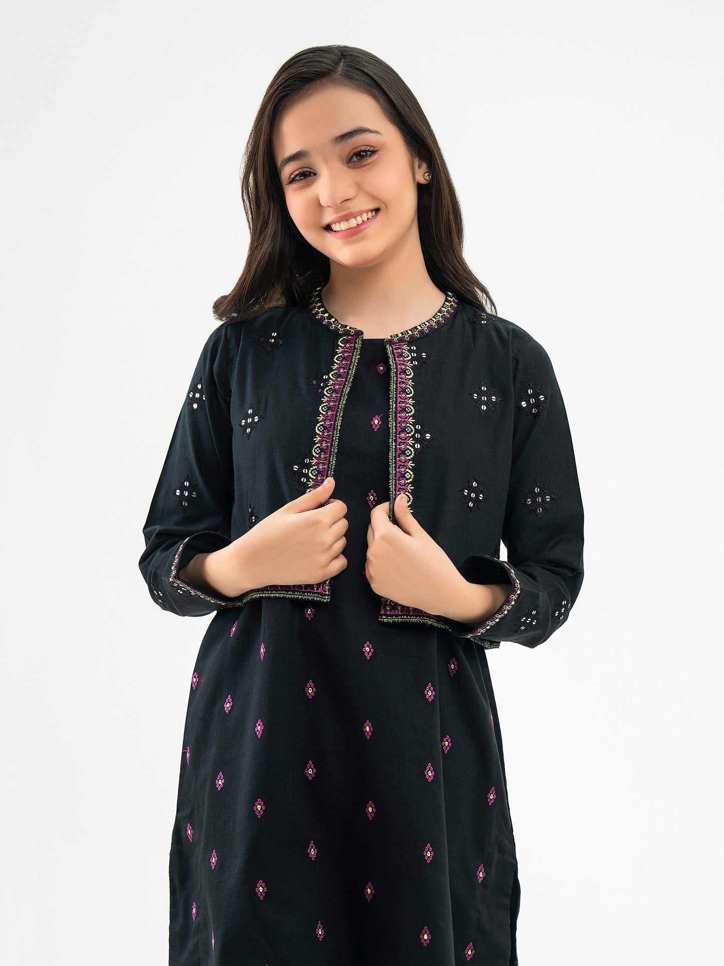 3 Piece Khaddar Suit-Embroidered (Pret)