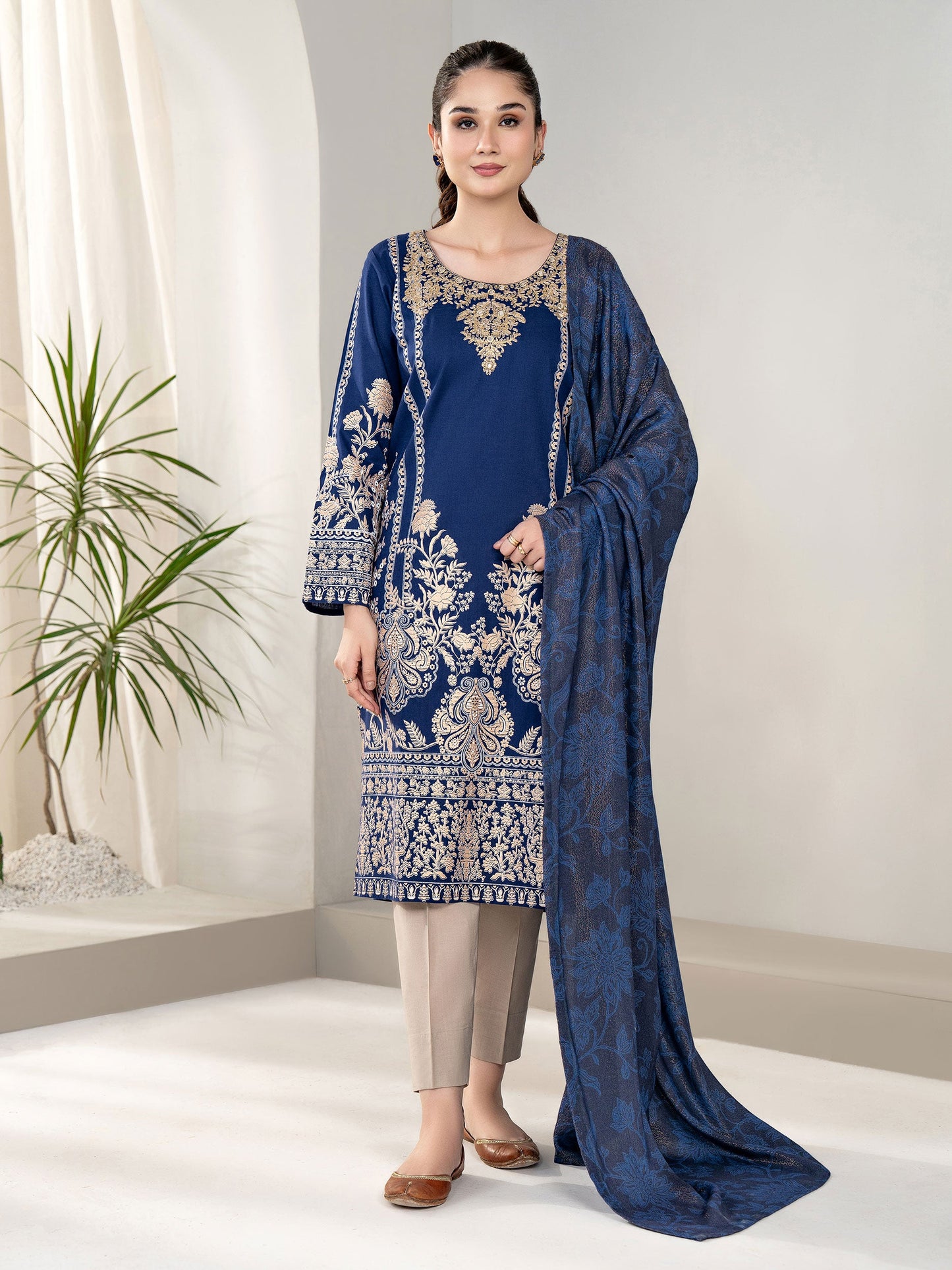 2 Piece Khaddar Suit-Embroidered (Unstitched)