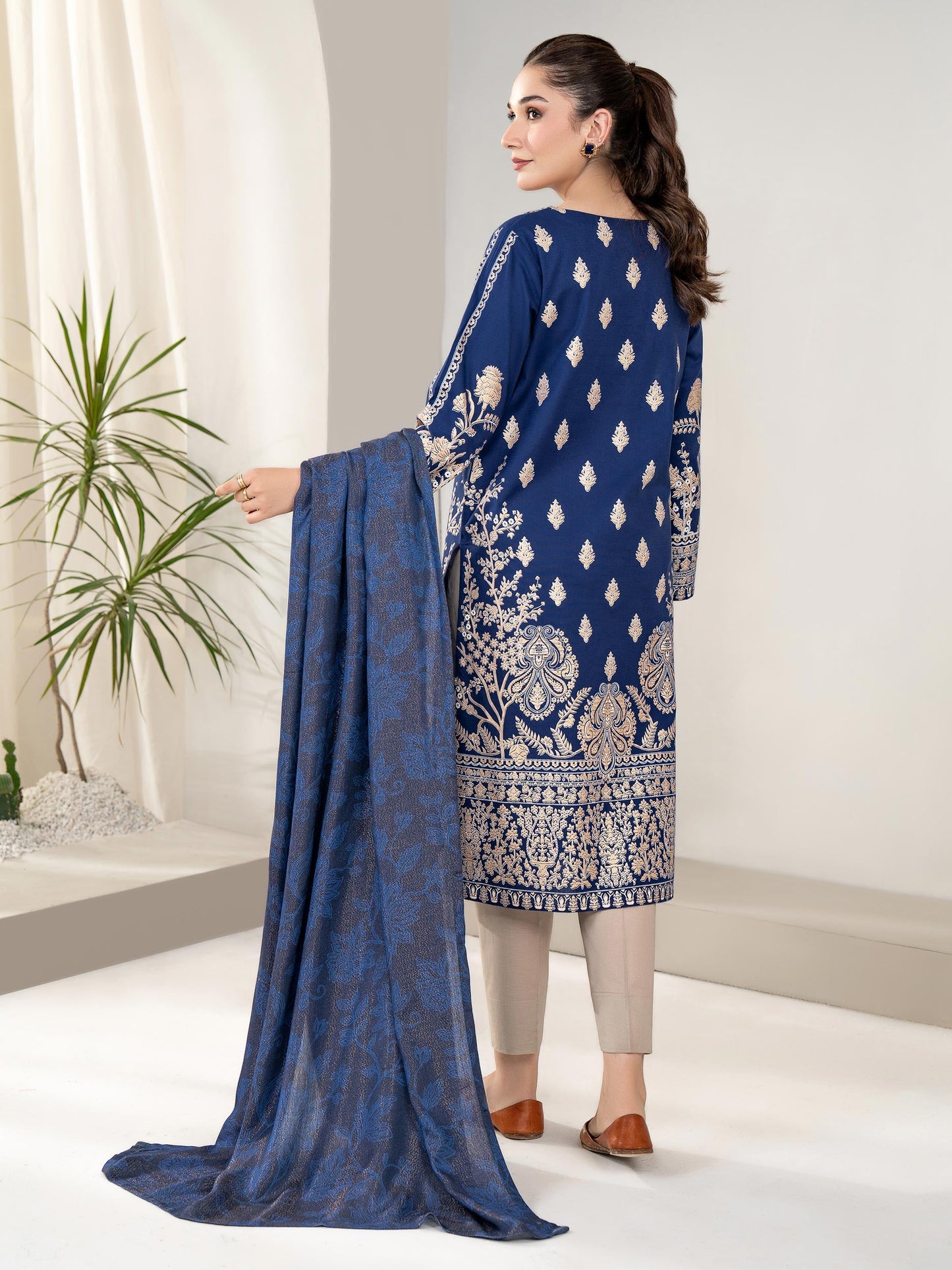 2 Piece Khaddar Suit-Embroidered (Unstitched)