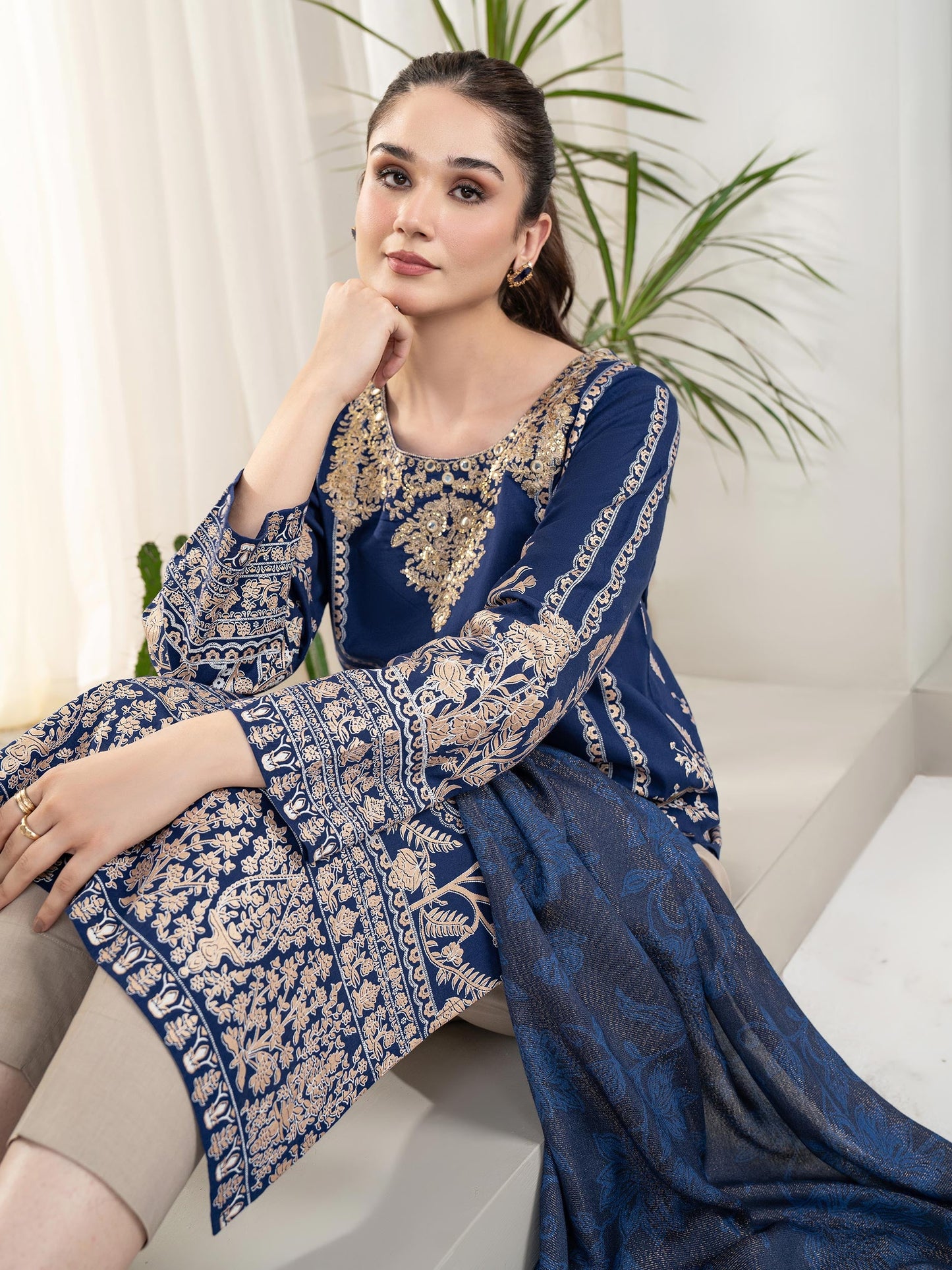 2 Piece Khaddar Suit-Embroidered (Unstitched)