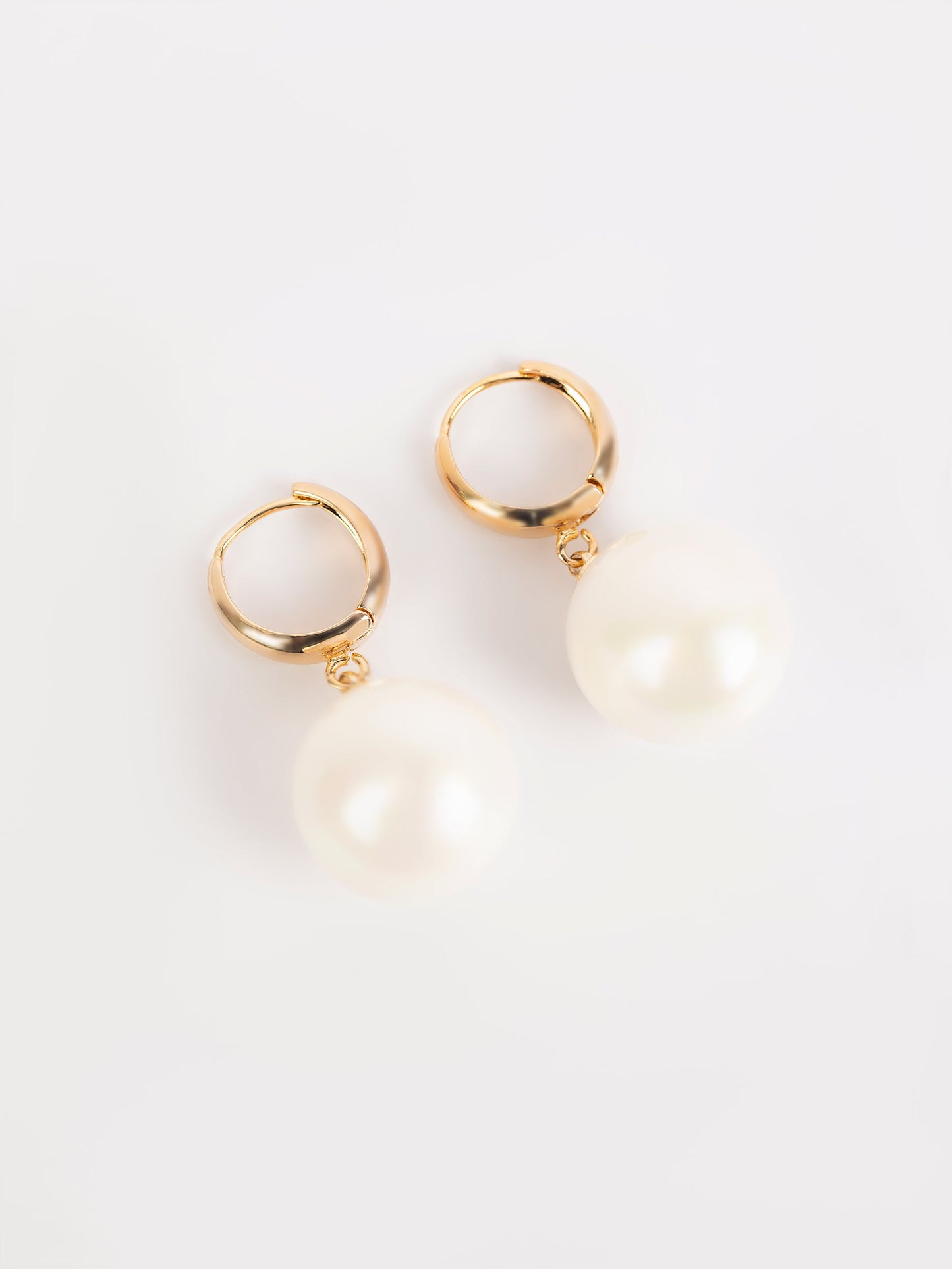 Dangling Pearl Earrings