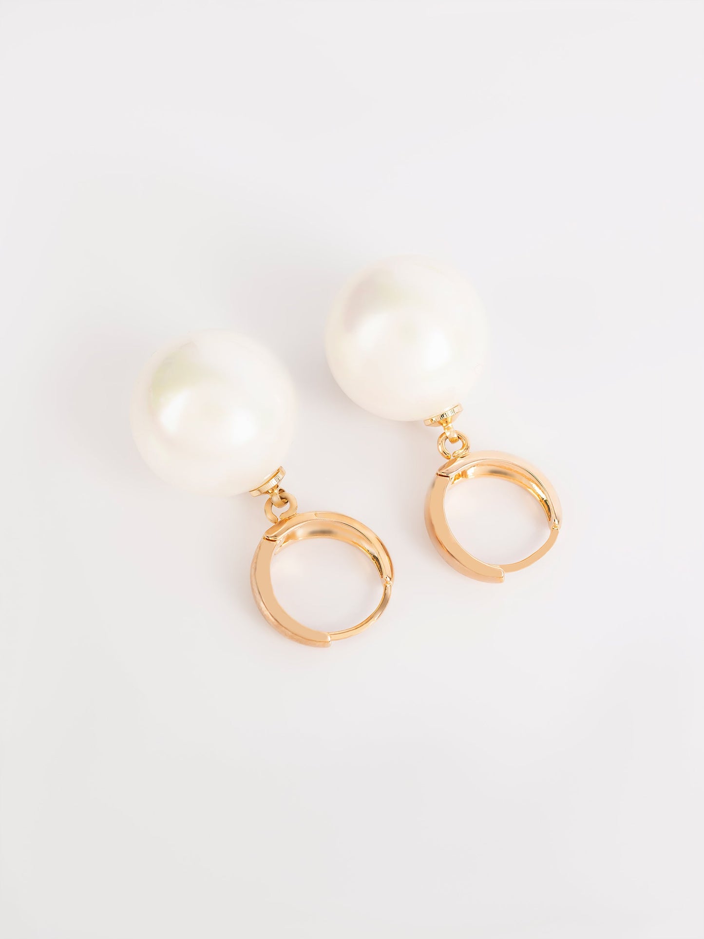 Dangling Pearl Earrings