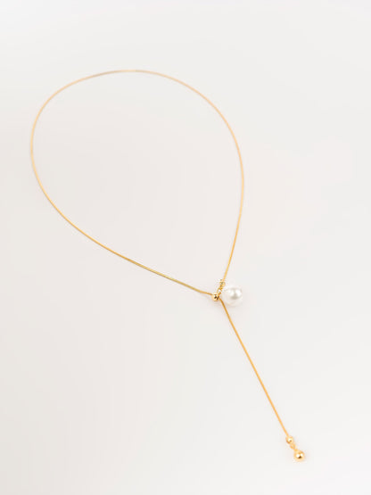 Minimal Pearl Necklace